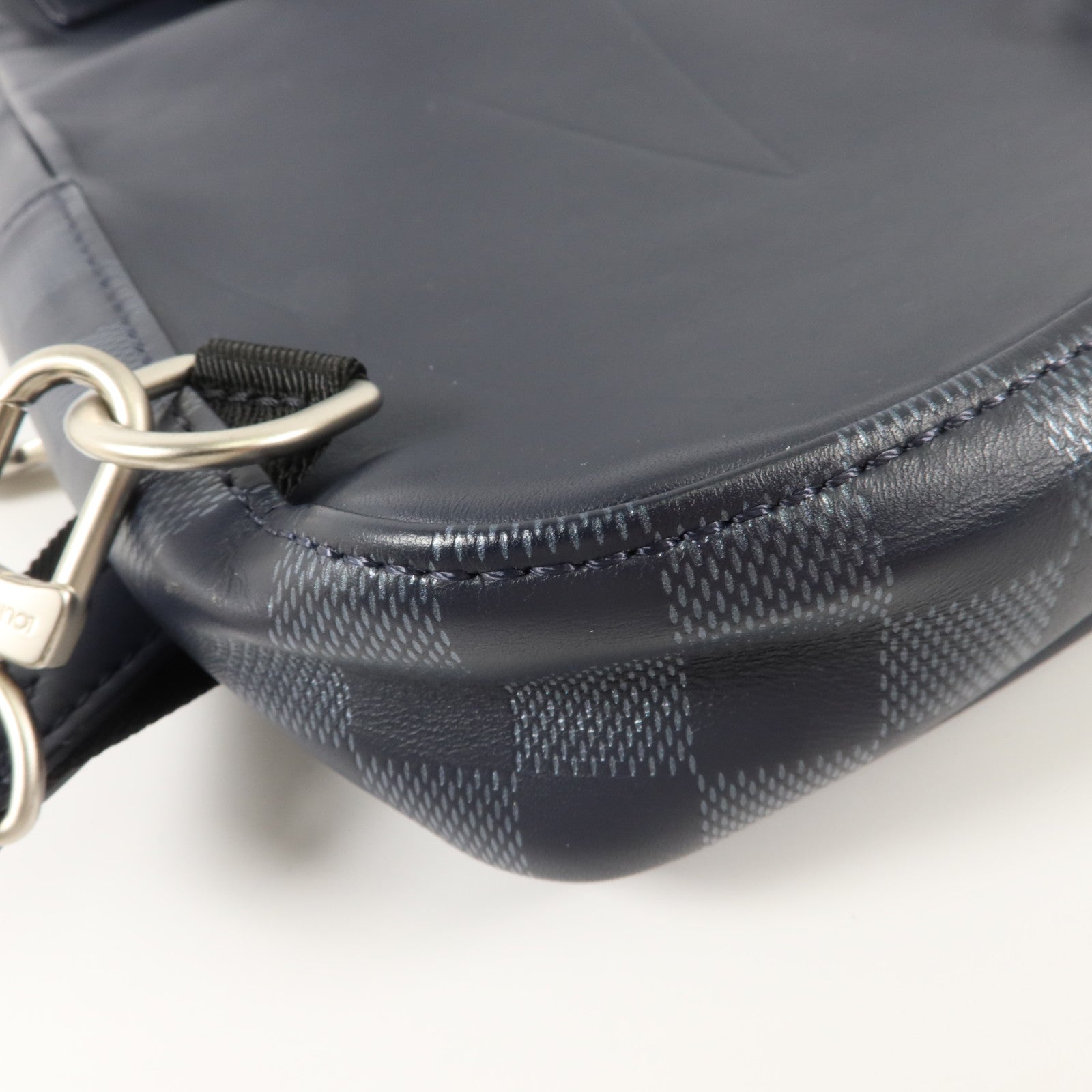 LOUIS VUITTON Damier Infini Avenue Sling肩背袋