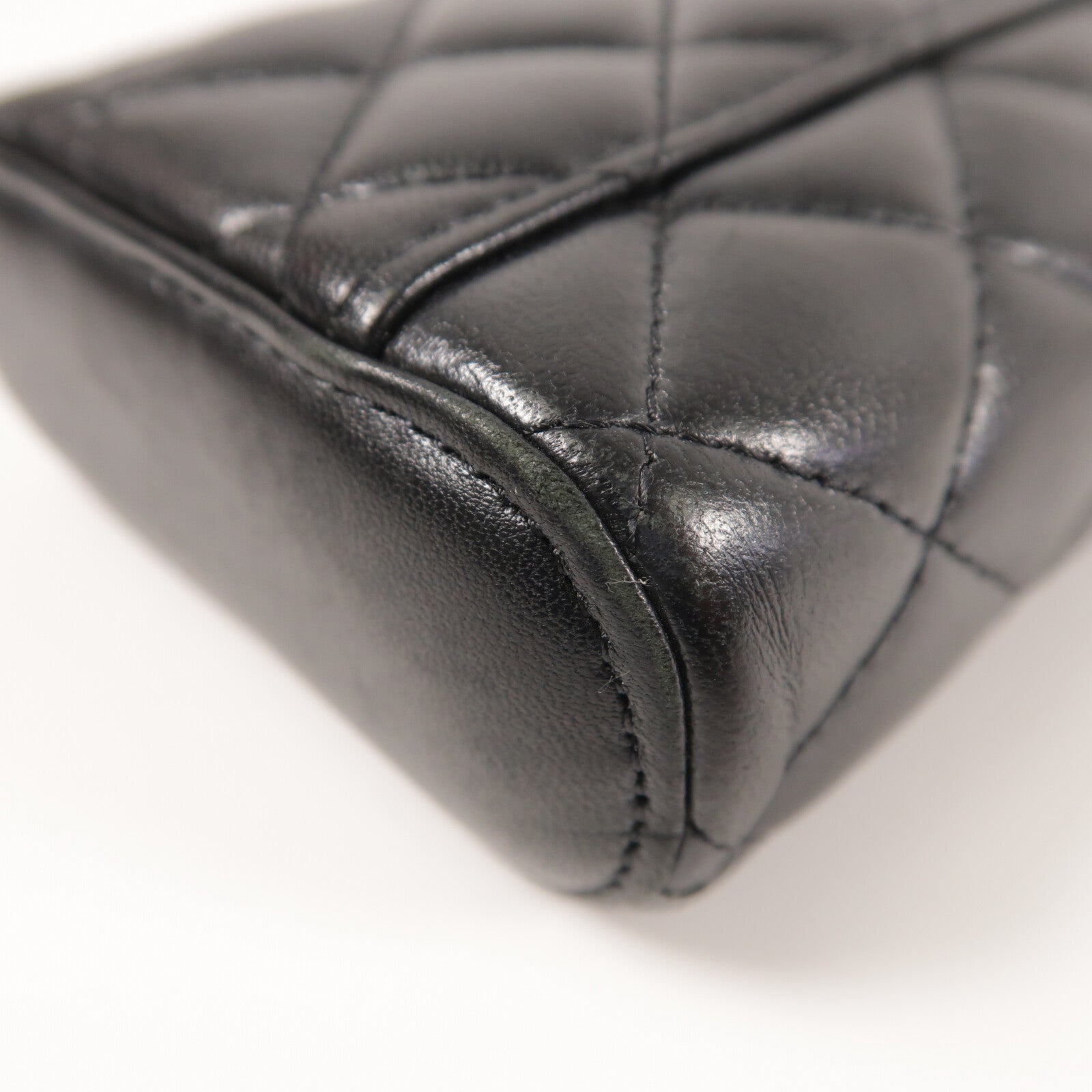 CHANEL 羊皮皮革Phone Case金扣鏈帶肩背袋