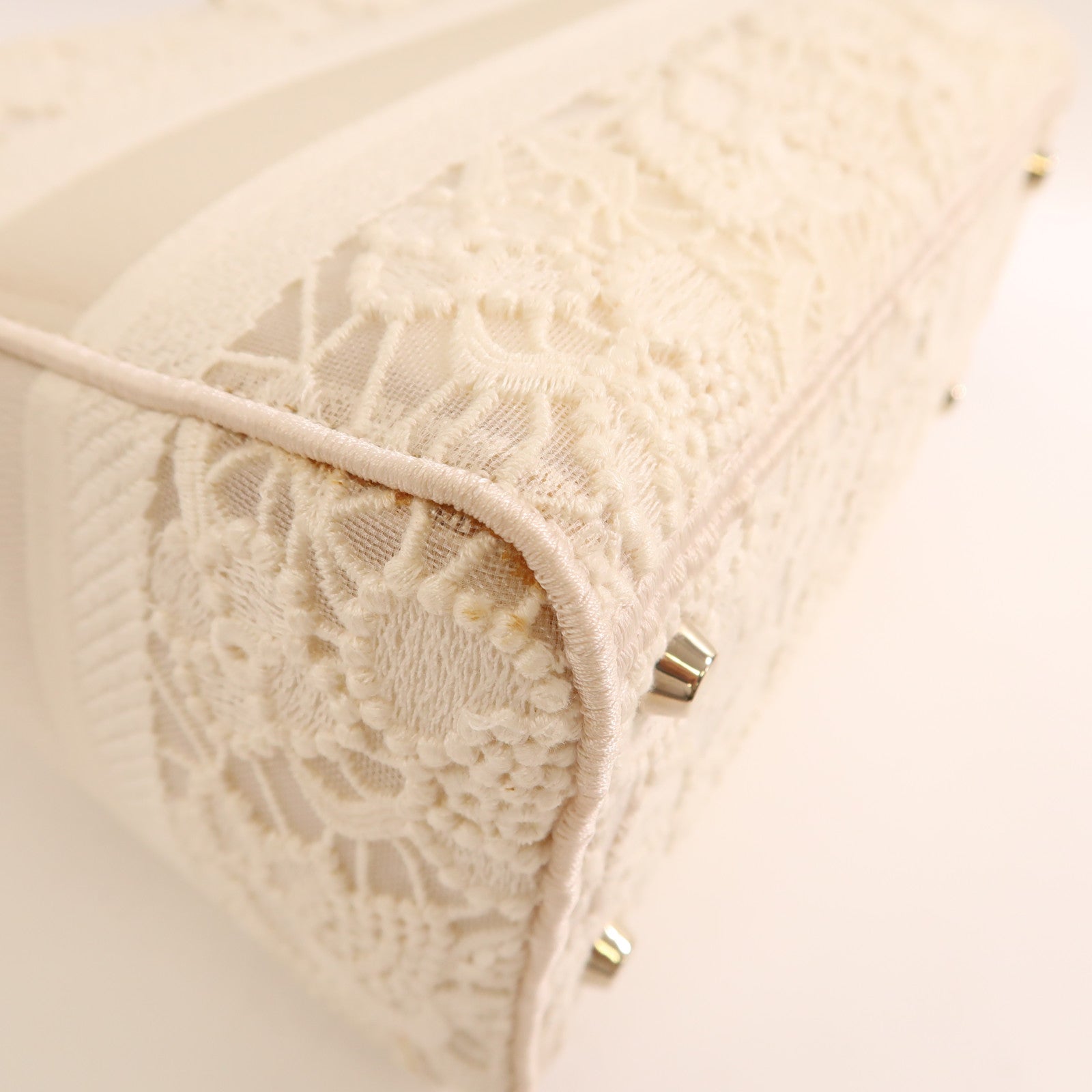 Dior Lace Medium Lady Dior金扣手挽肩背兩用袋