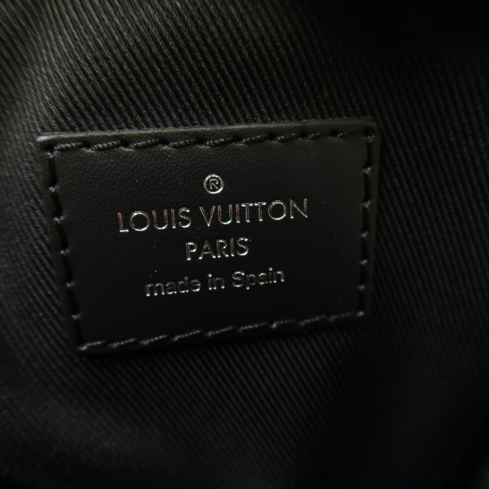 LOUIS VUITTON 【激減優惠】Epi Danube PM銀扣肩背袋黑色