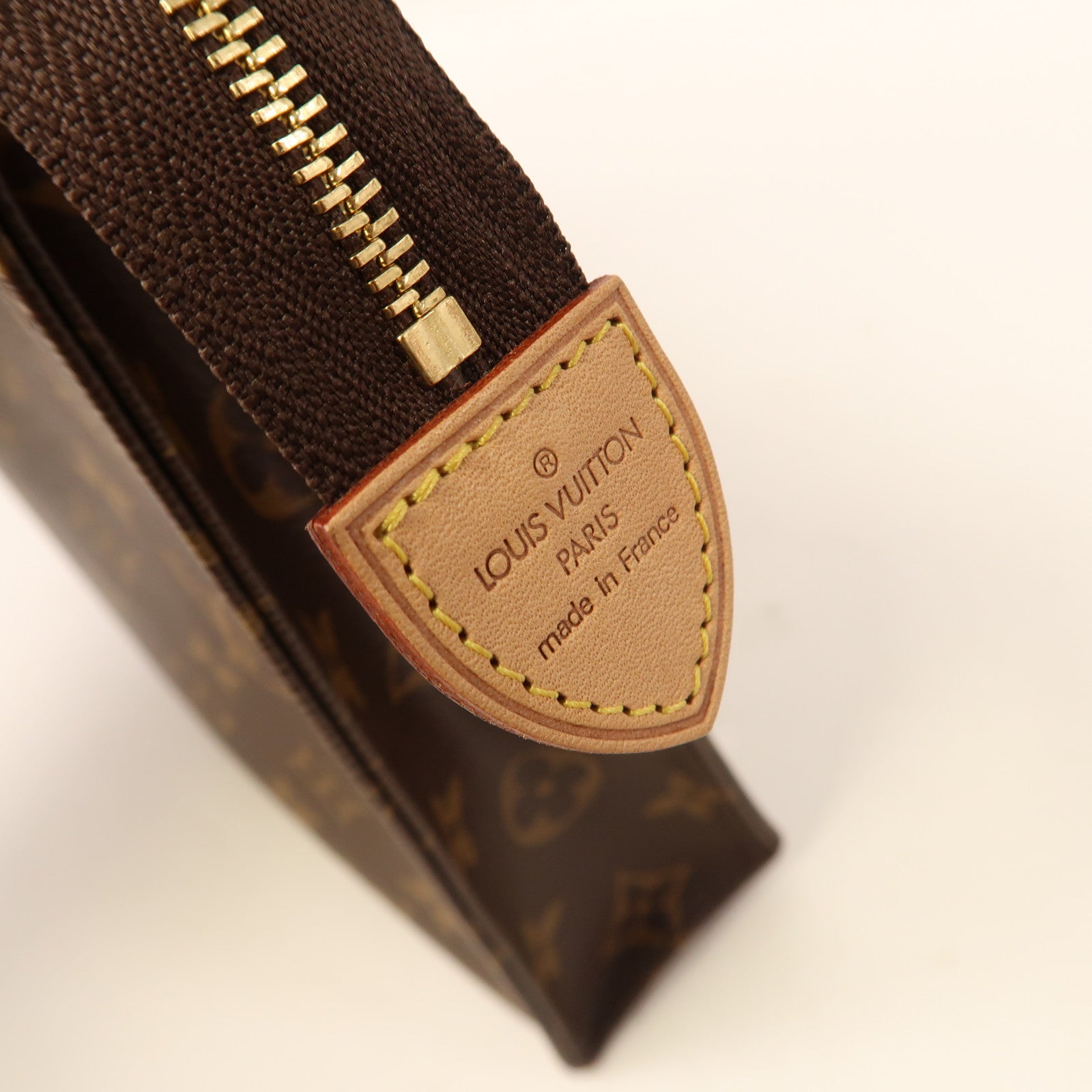 LOUIS VUITTON Monogram Pouch金扣手拿包啡色