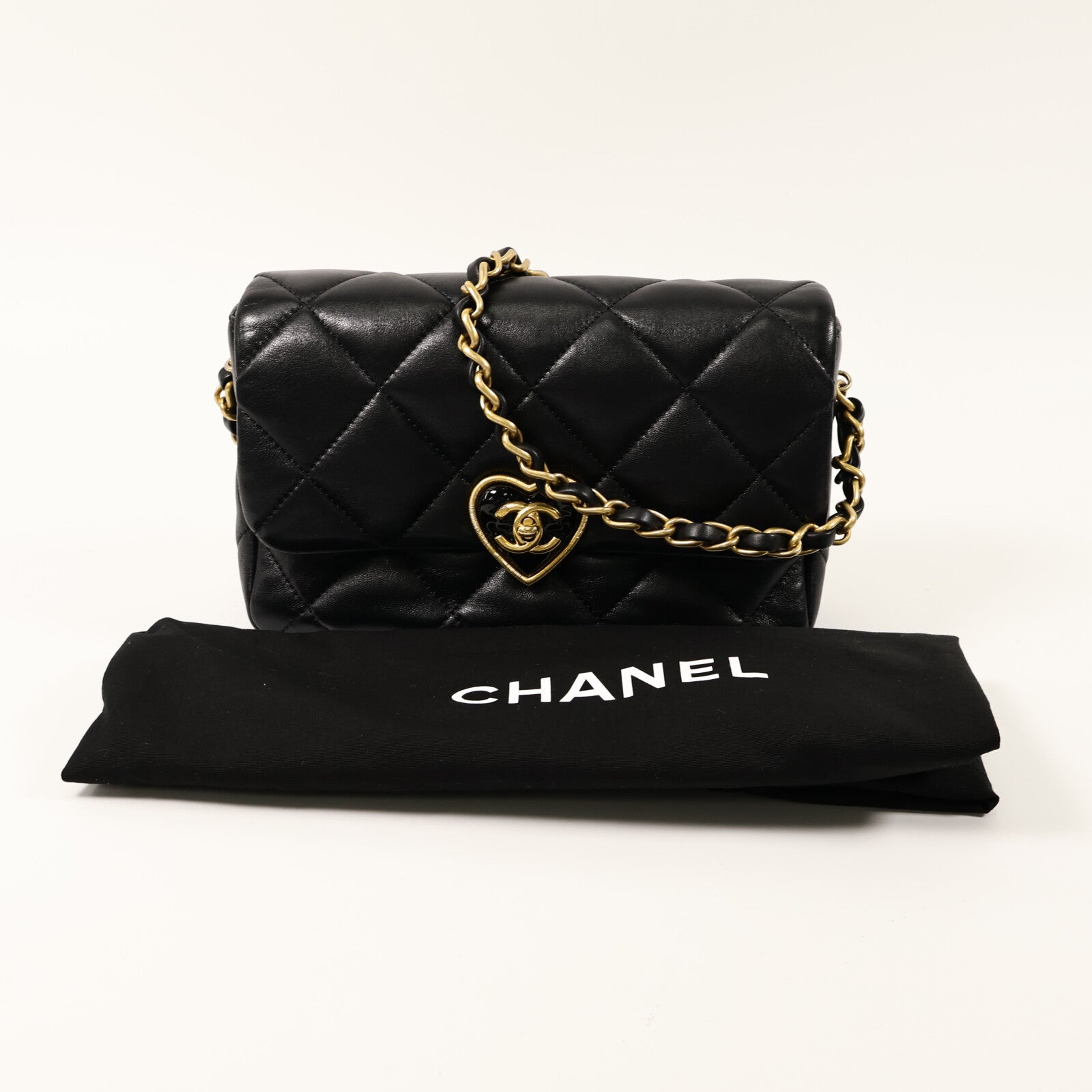 CHANEL 羊皮皮革CC Heart Flap Bag鏈帶肩背袋