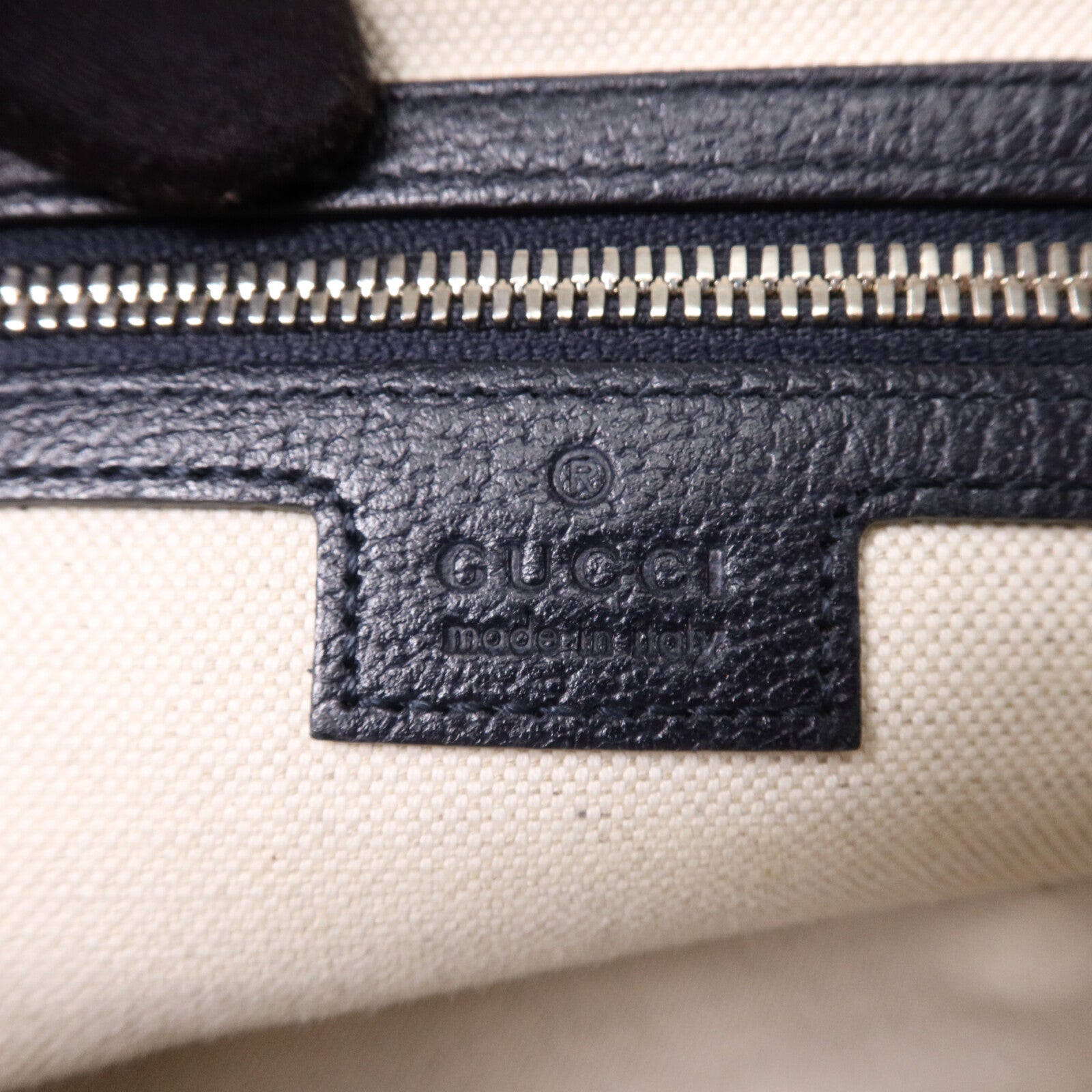 GUCCI 塗層帆布Ophidia GG銀扣肩背袋