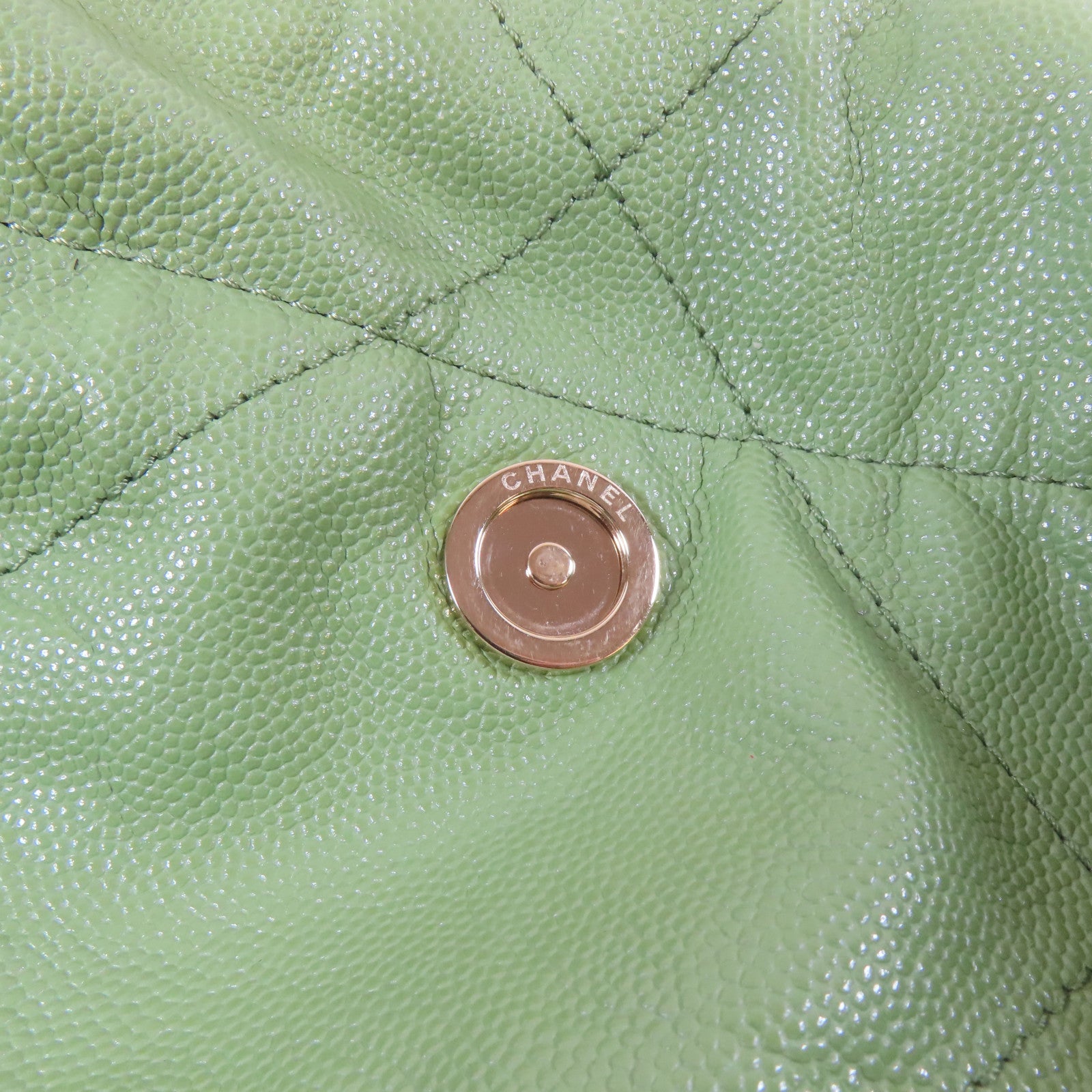 CHANEL 菱格Caviar皮革Chain Shoulder C22金扣鏈帶肩背袋綠色