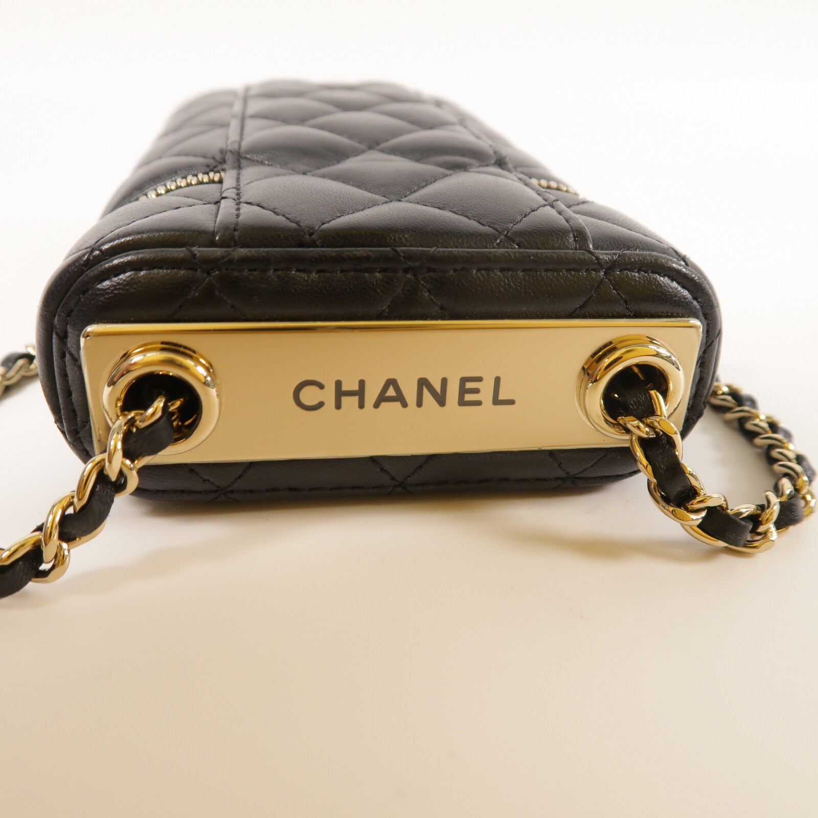 CHANEL 羊皮皮革Phone Case金扣鏈帶肩背袋
