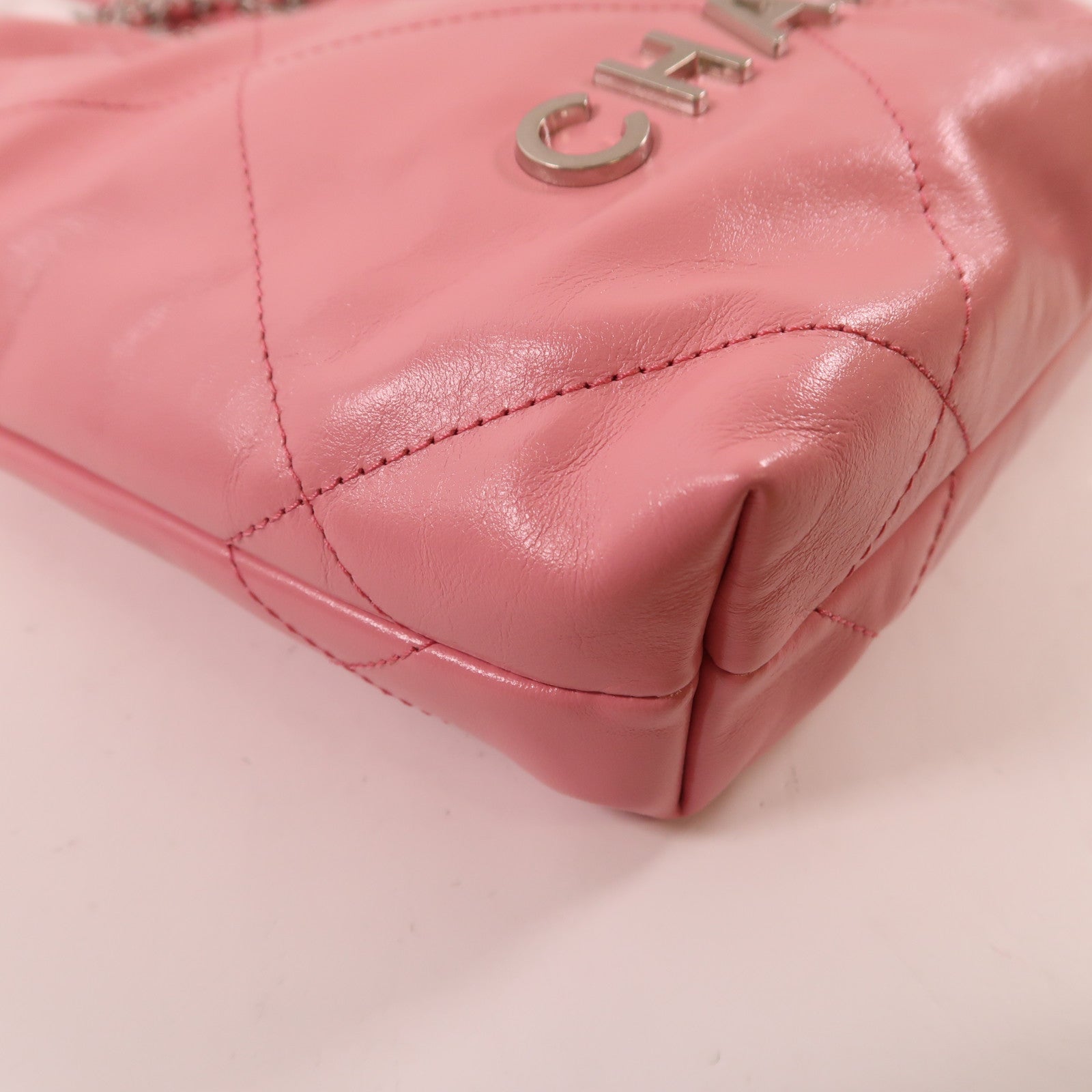 CHANEL【激減優惠】 牛皮皮革Chanel 22 Mini銀扣鏈帶手挽肩背兩用袋