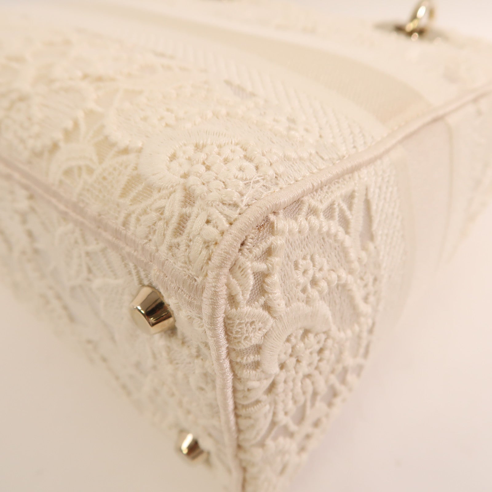 Dior Lace Medium Lady Dior金扣手挽肩背兩用袋