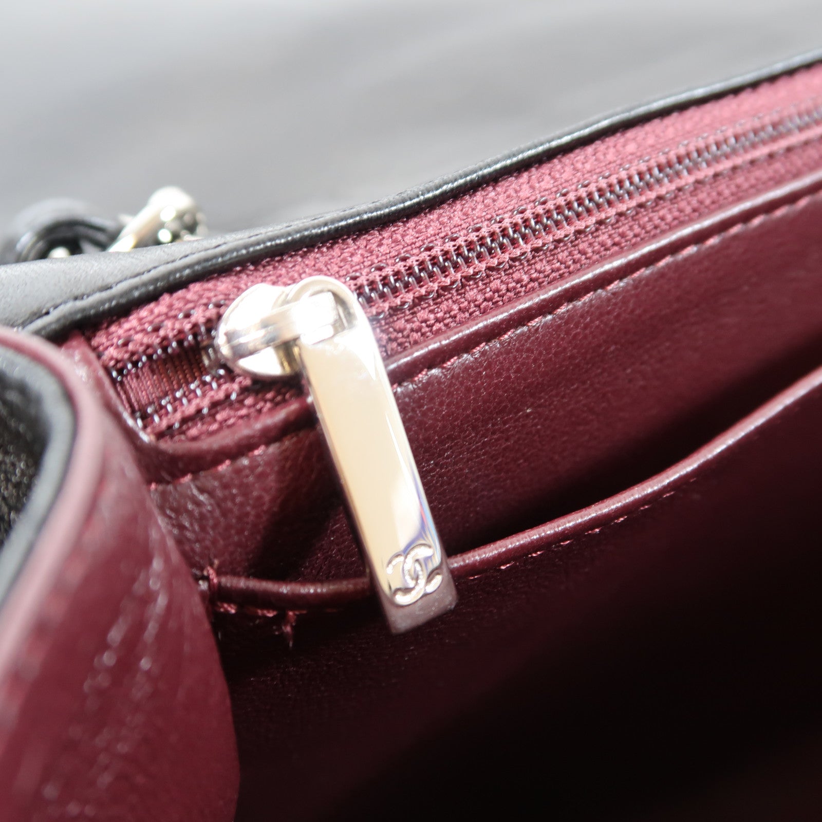 CHANEL 菱格羊皮皮革Classic Flap Jumbo銀扣鏈帶肩背袋黑色