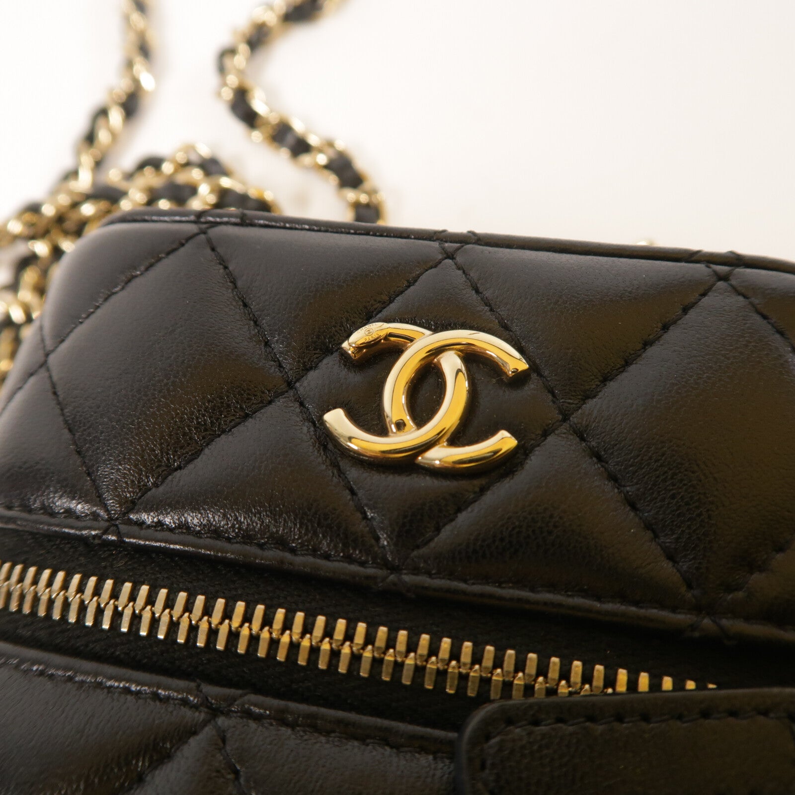 CHANEL 羊皮皮革Phone Case金扣鏈帶肩背袋