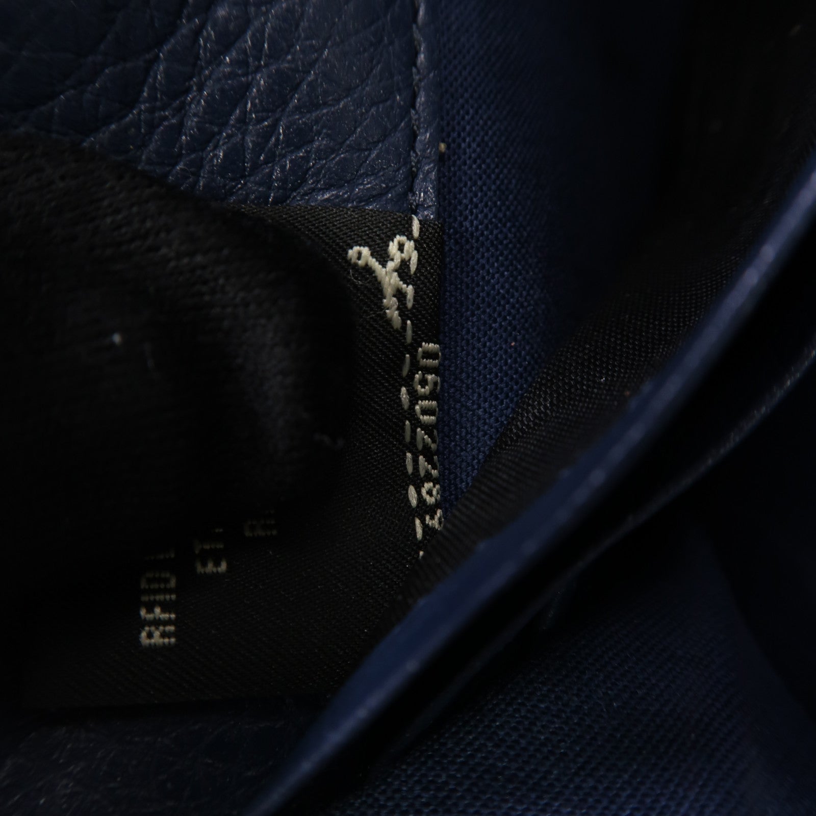 FENDI 牛皮皮革Zipper Long Wallet銀扣拉鍊長錢包藍色