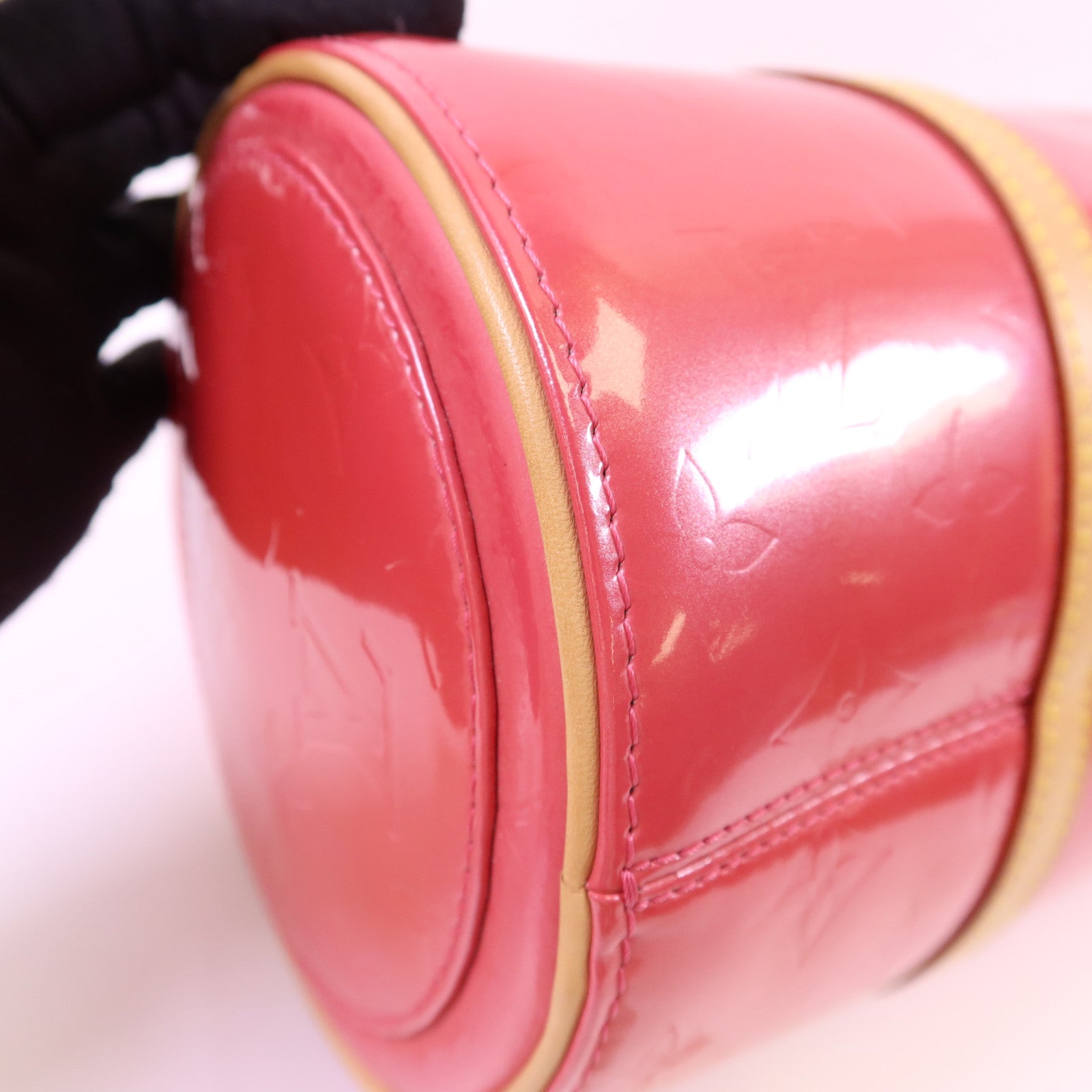 LOUIS VUITTON Vernis Bedford金扣肩背袋