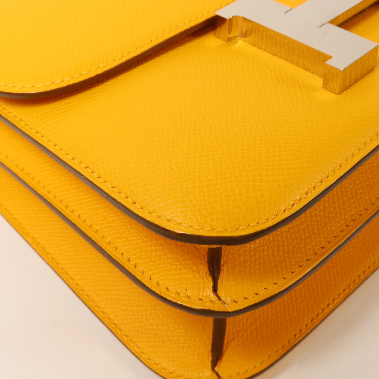 HERMES Epsom皮革Constance 24肩背袋Jaune d'Or