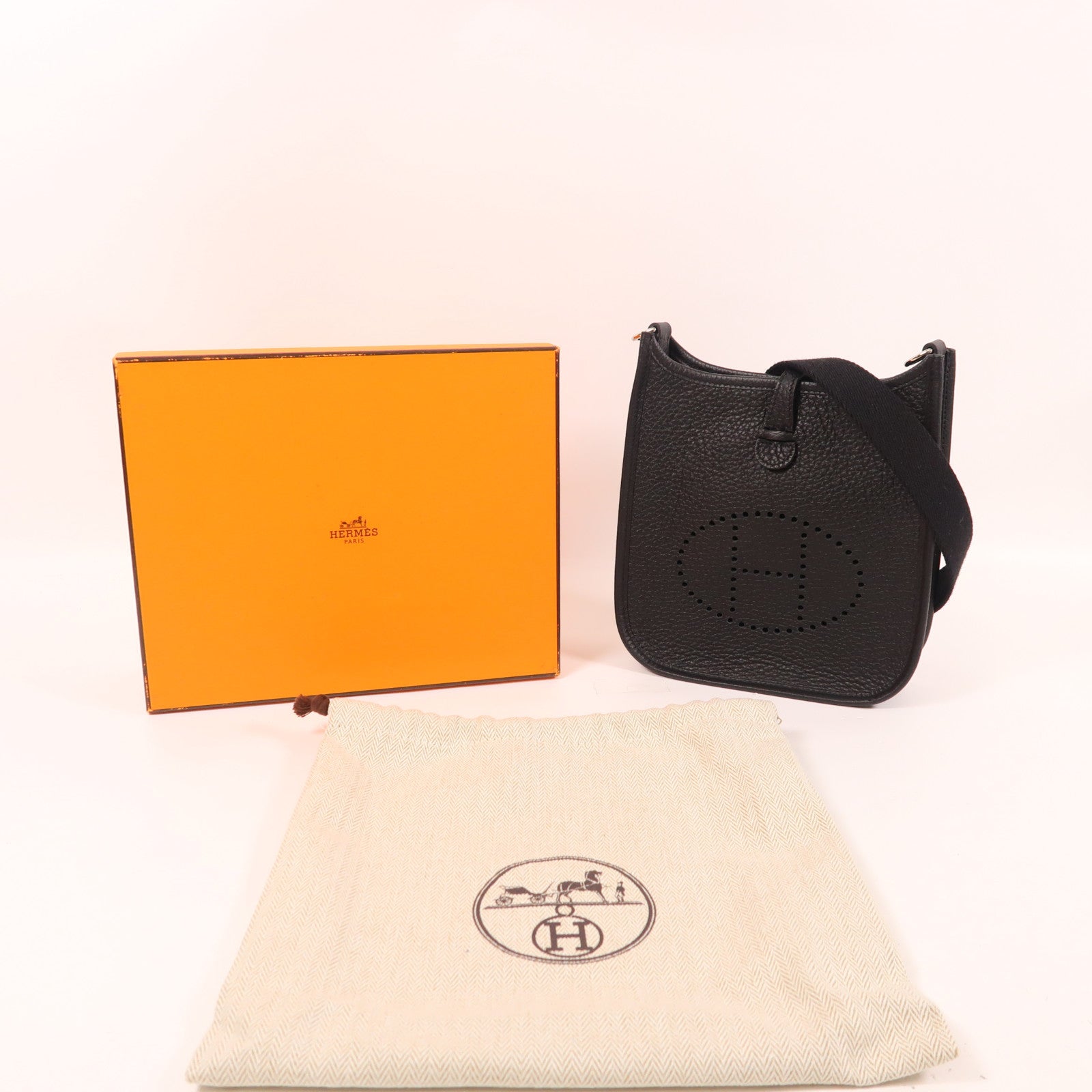 HERMES Clemence皮革Evelyne TPM銀扣肩背袋黑色