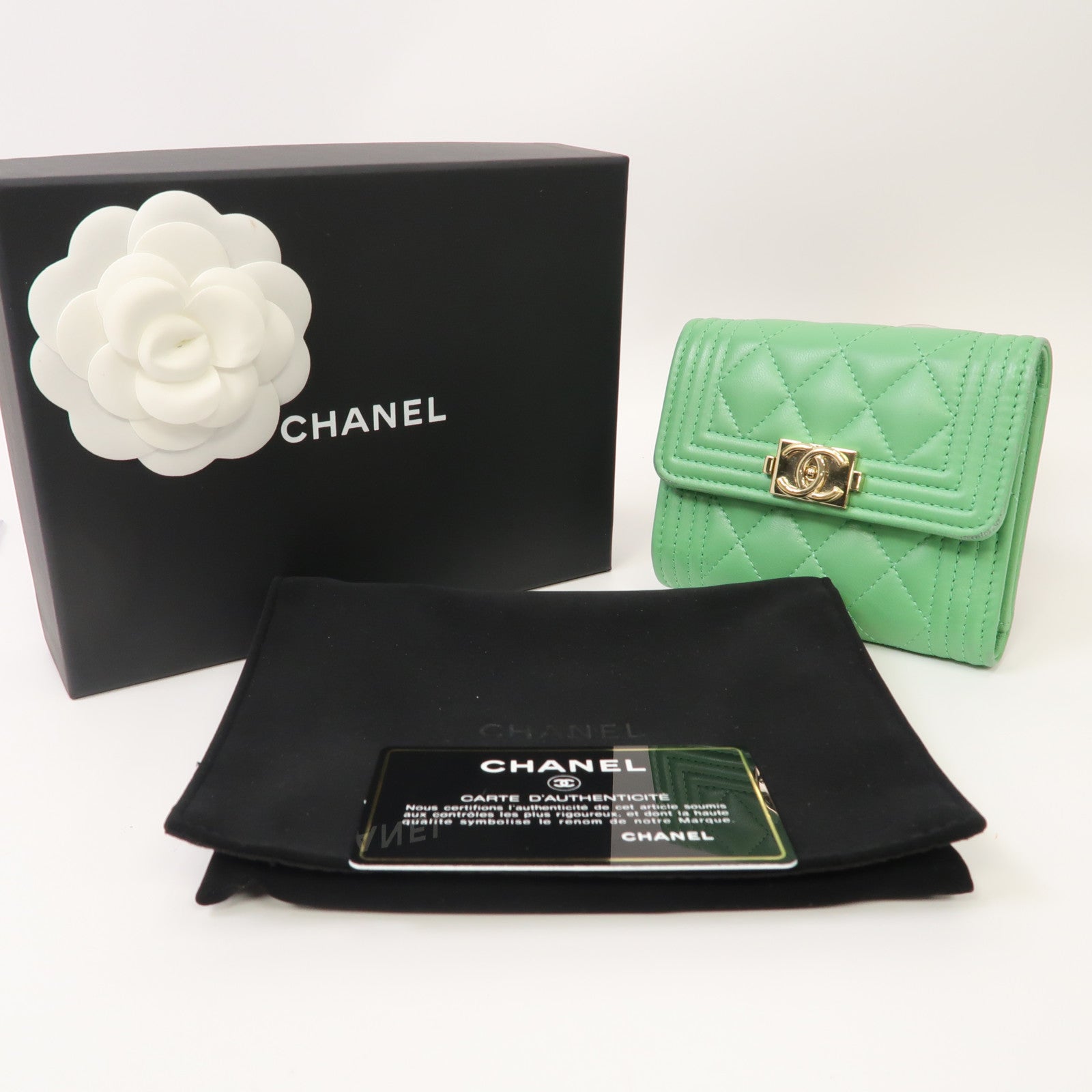 CHANEL 菱格羊皮皮革Boy Chanel Tri-Fold Wallet金扣折疊錢包綠色