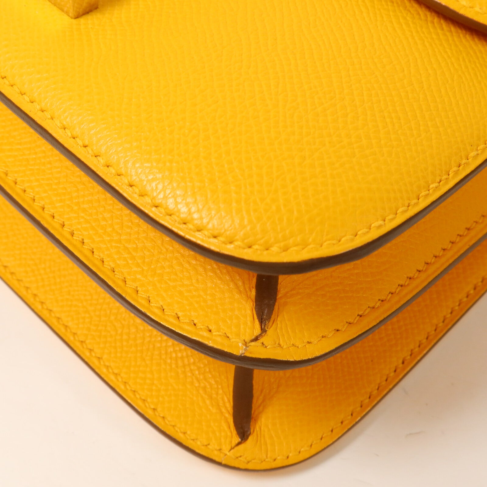 HERMES Epsom皮革Constance 24肩背袋Jaune d'Or