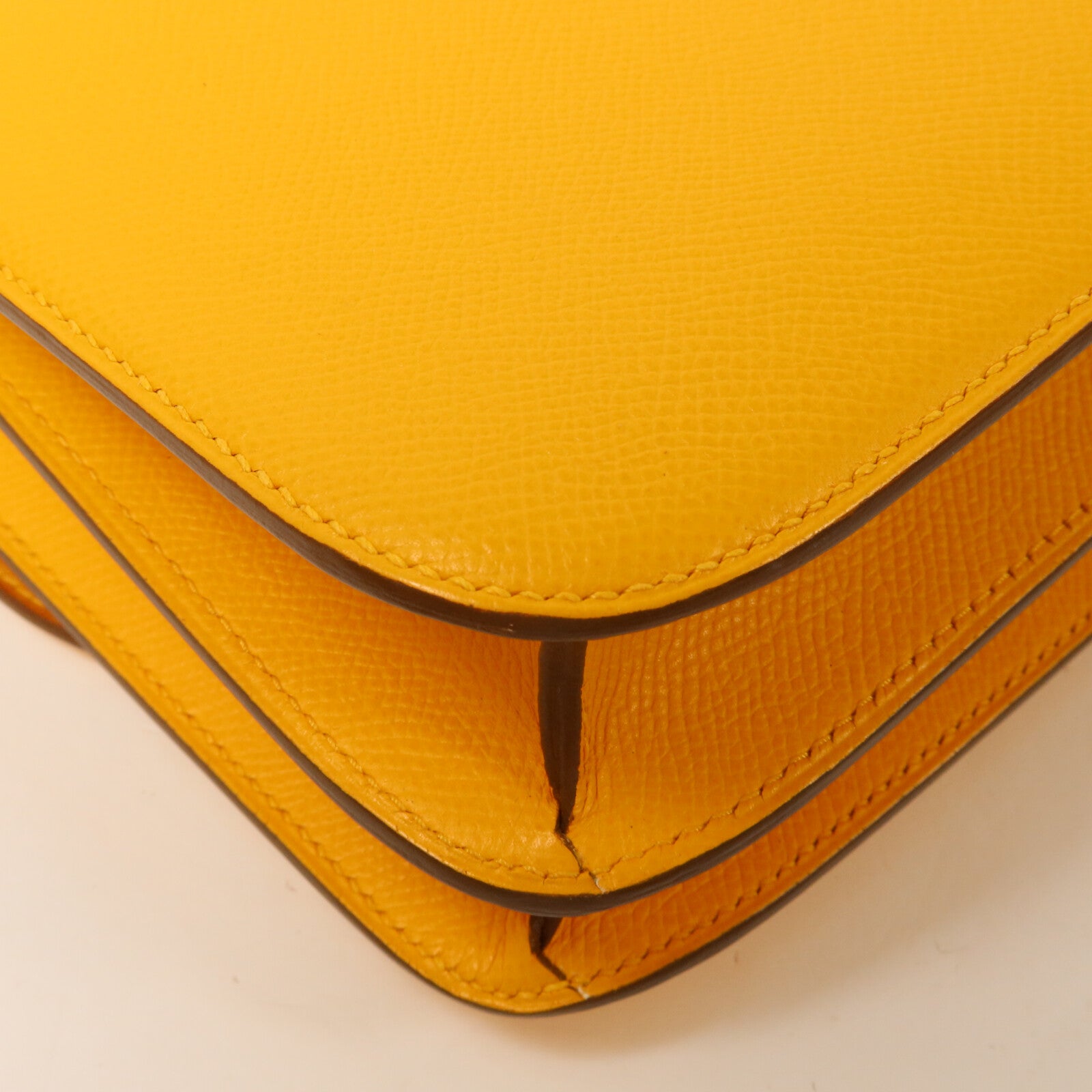 HERMES Epsom皮革Constance 24肩背袋Jaune d'Or