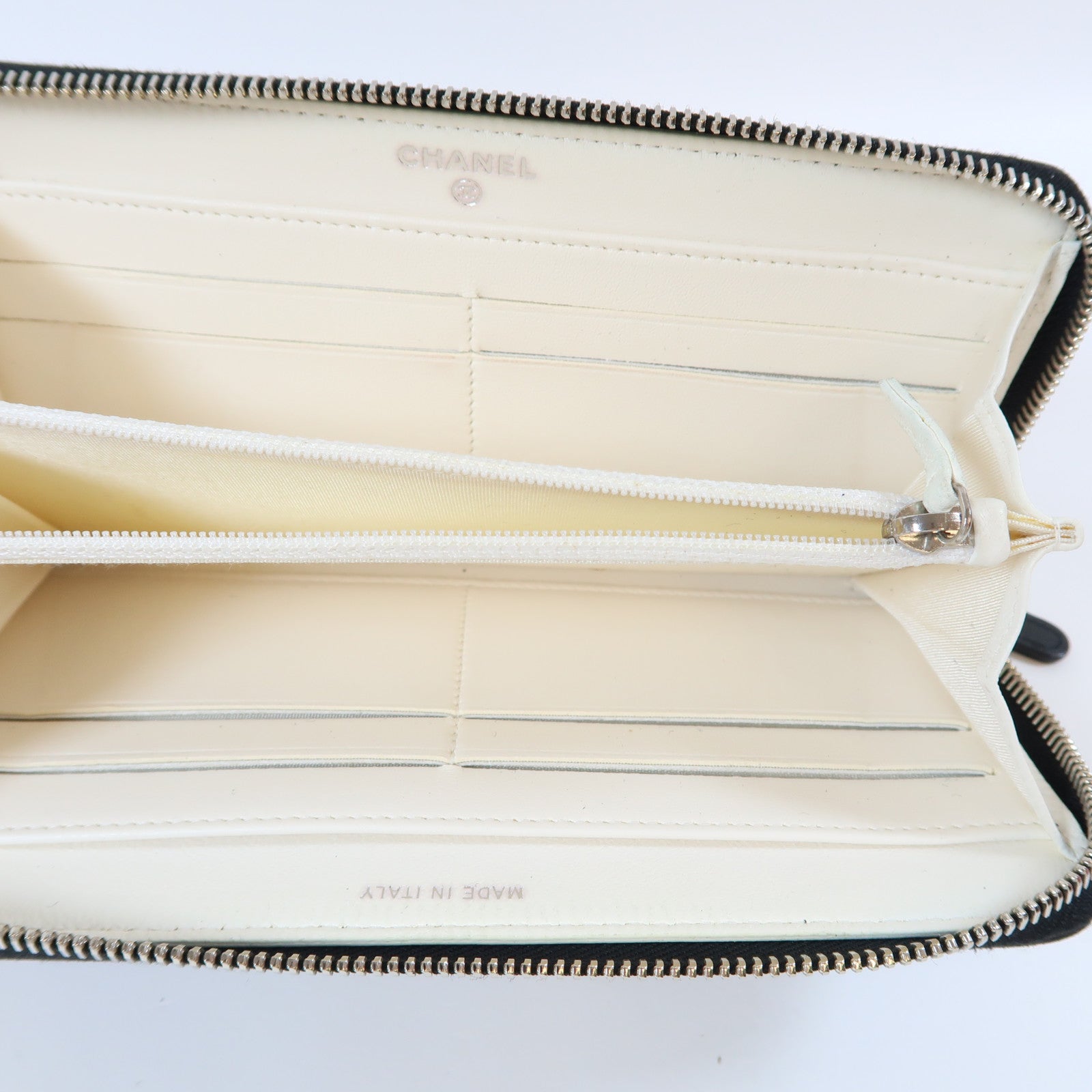 CHANEL 羊皮皮革Zipper Long Wallet銀扣長錢包黑色/白色