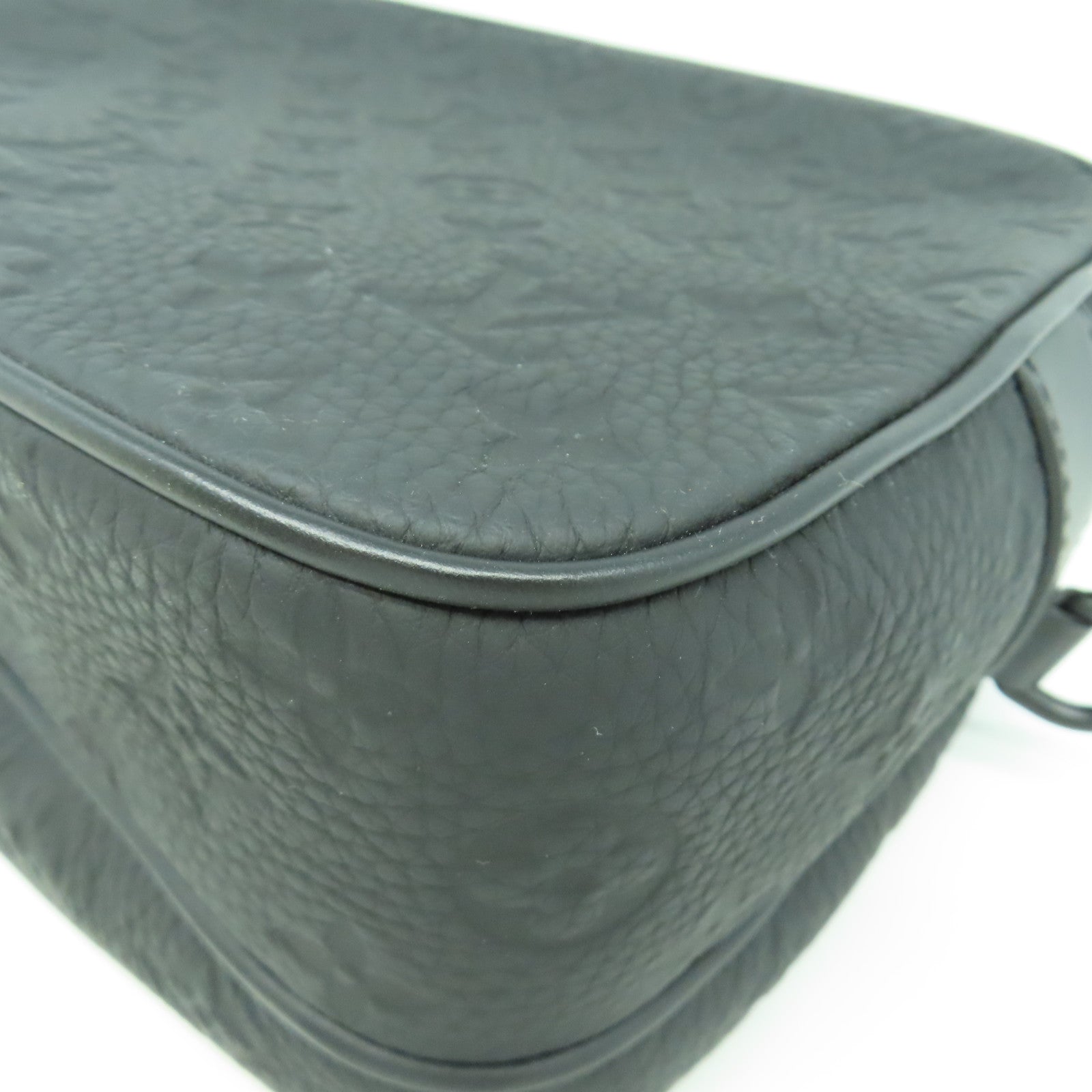LOUIS VUITTON Monogram Taurillon S Lock Bag黑扣肩背袋黑色