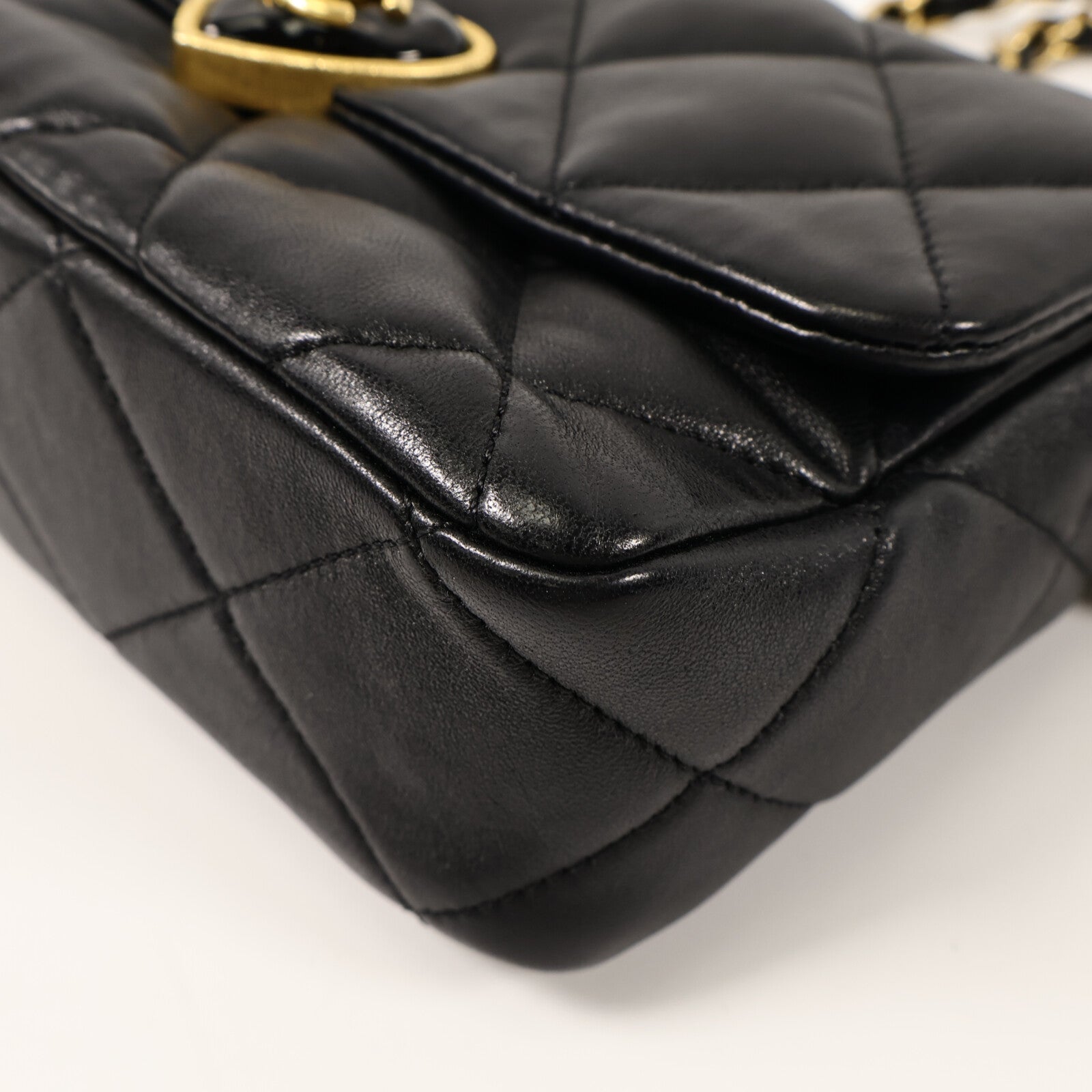 CHANEL 羊皮皮革CC Heart Flap Bag鏈帶肩背袋