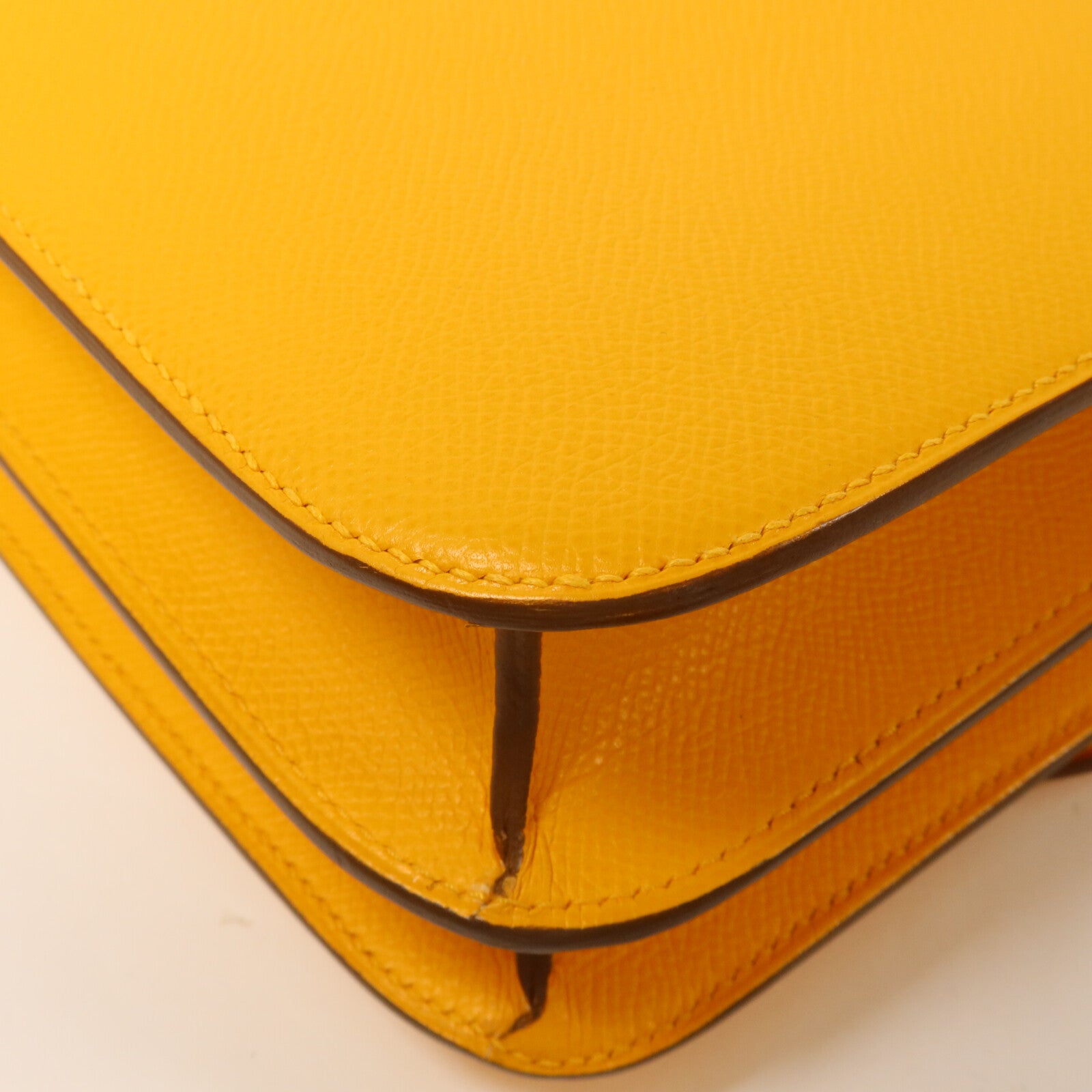 HERMES Epsom皮革Constance 24肩背袋Jaune d'Or