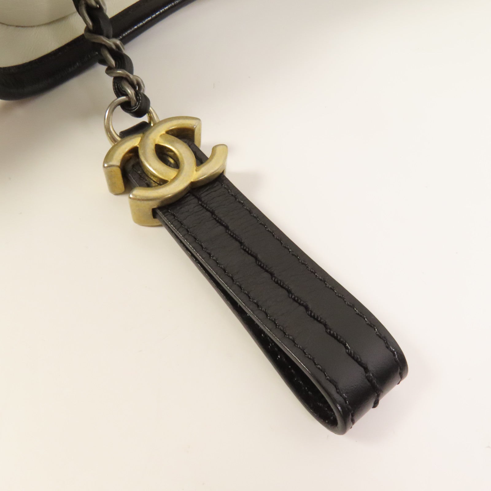 CHANEL 牛皮皮革Gabrielle Small金扣鏈帶肩背袋