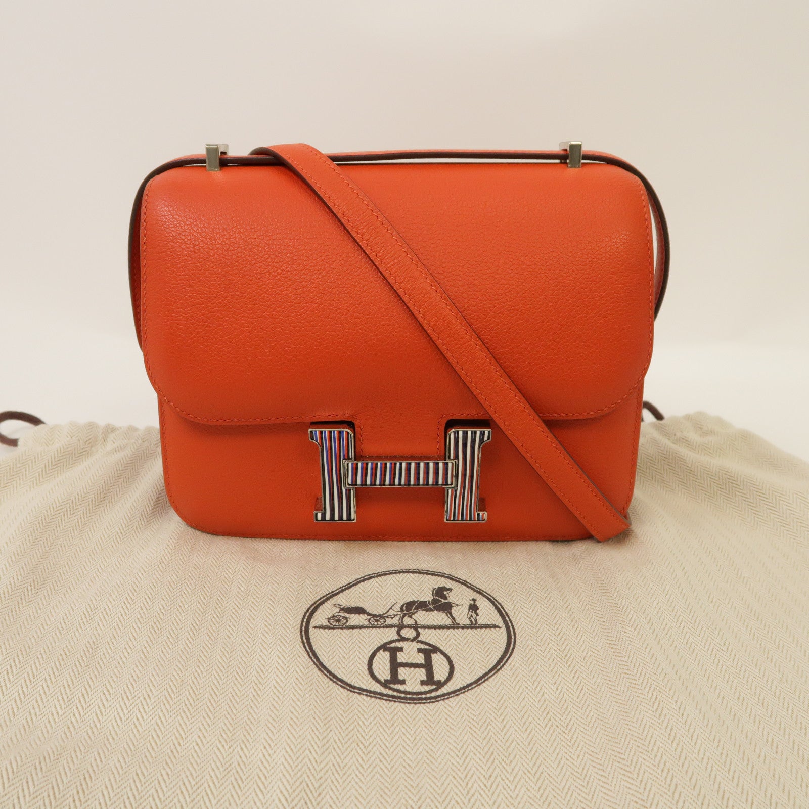 HERMES Evercolor皮革Constance Mini銀扣肩背袋Capucine橙色