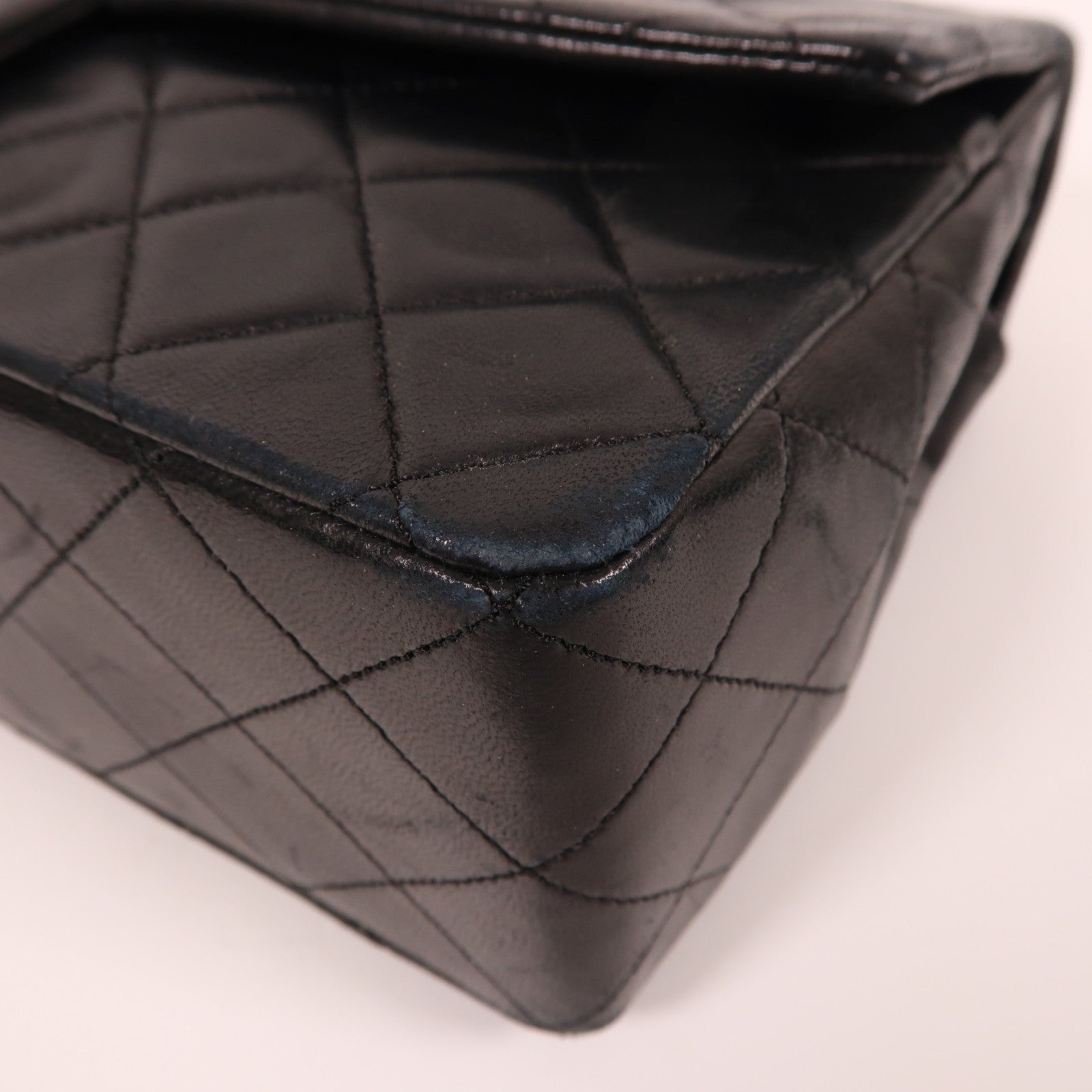 CHANEL 羊皮皮革Chain Shoulder金扣鏈帶肩背袋黑色