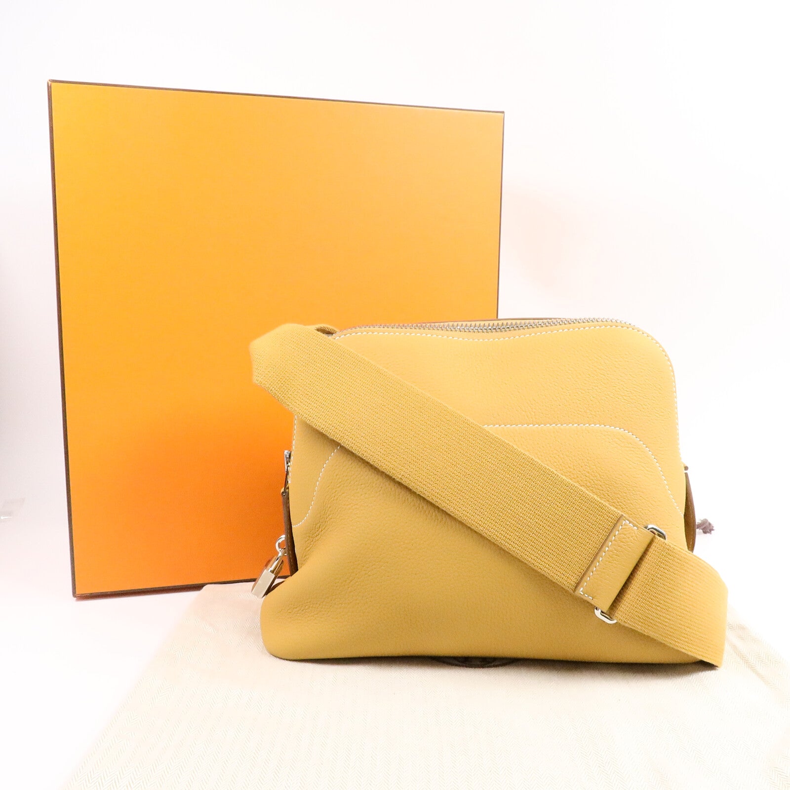 HERMES Togo皮革Bolide Messenger肩背袋Naturel Sable