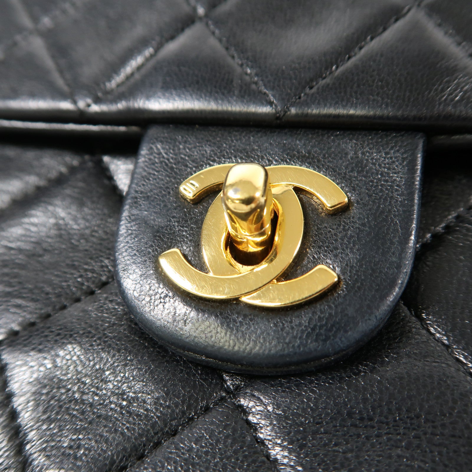 CHANEL 羊皮皮革Chain Shoulder金扣鏈帶肩背袋