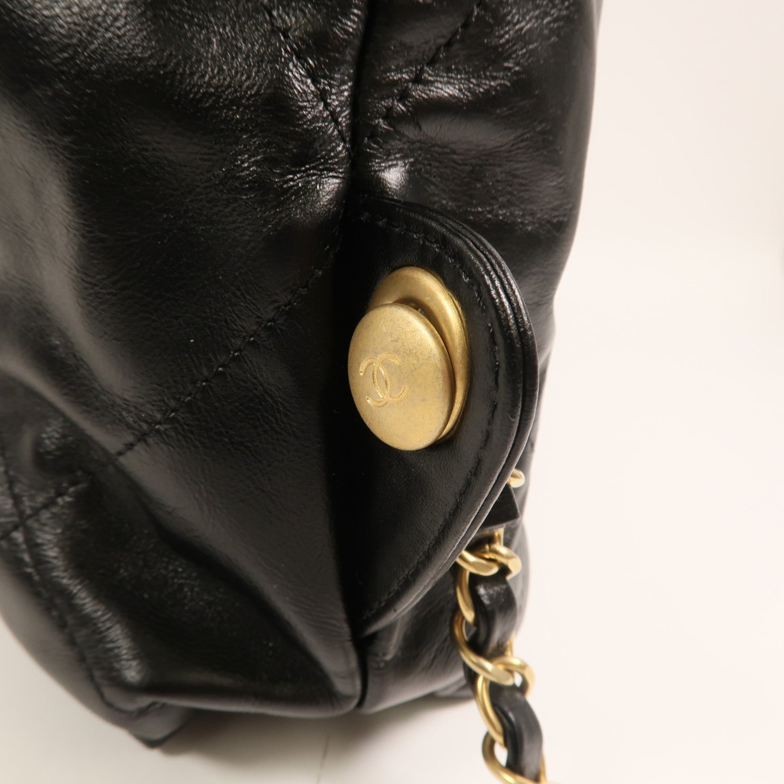 CHANEL 【激減優惠】牛皮皮革Chanel 22 Backpack金扣鏈帶背包