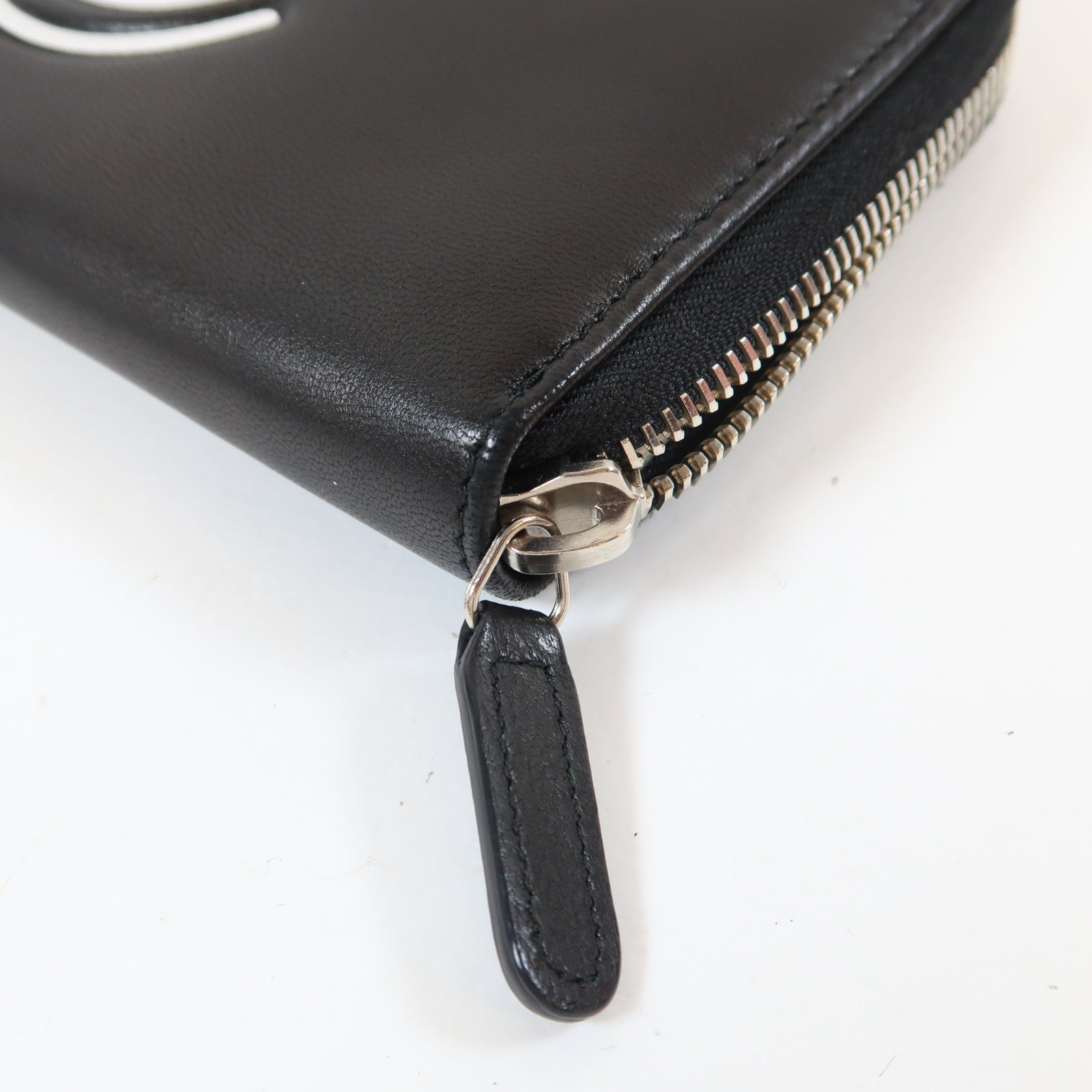 CHANEL 羊皮皮革Zipper Long Wallet銀扣長錢包黑色/白色