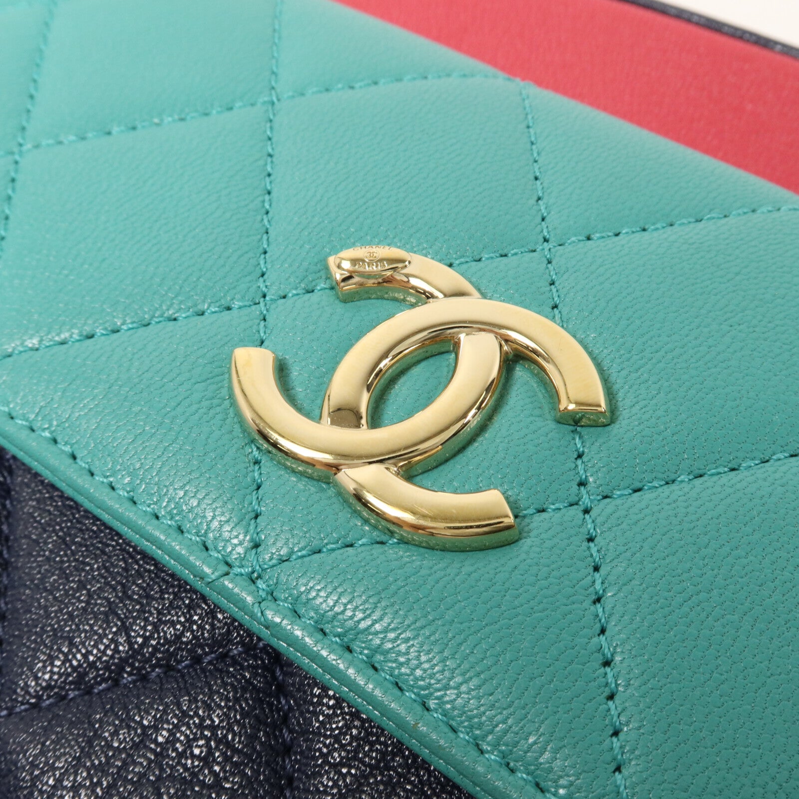 CHANEL 羊皮皮革In And Out Camera Case鏈帶肩背袋