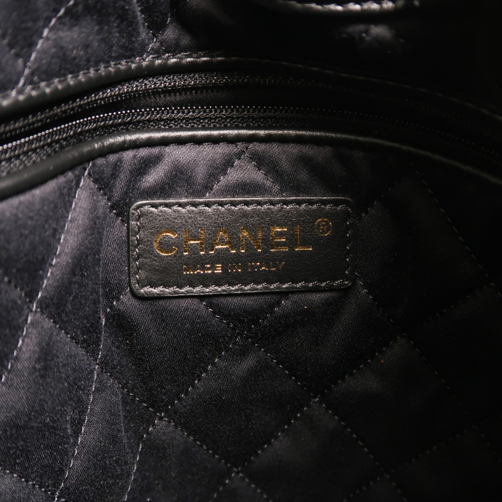 CHANEL 【激減優惠】牛皮皮革Chanel 22 Backpack金扣鏈帶背包