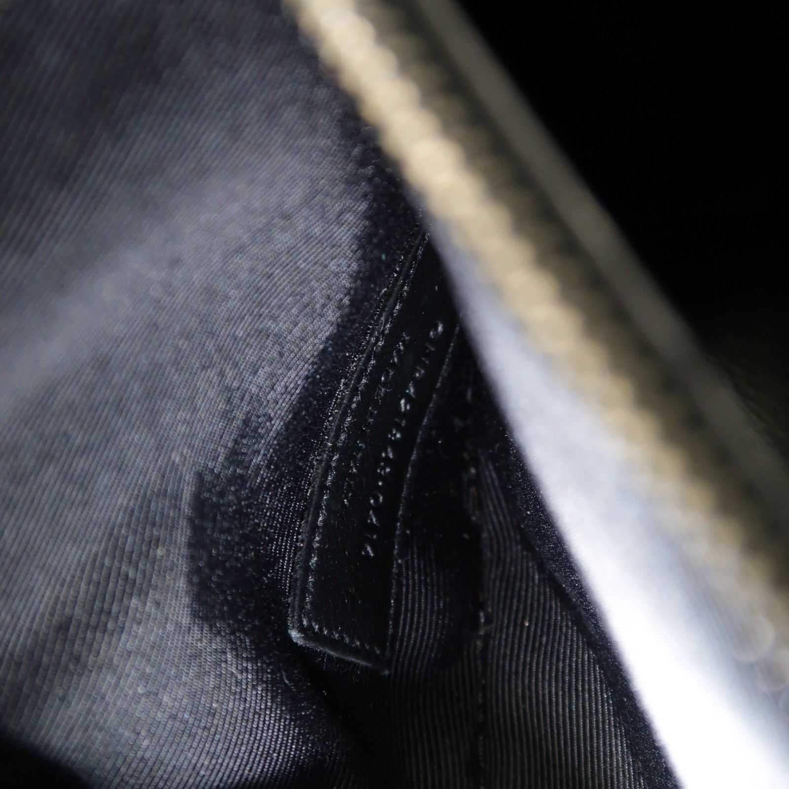 YVES SAINT LAURENT 牛皮皮革Sac De Jour銀扣手挽肩背兩用袋黑色