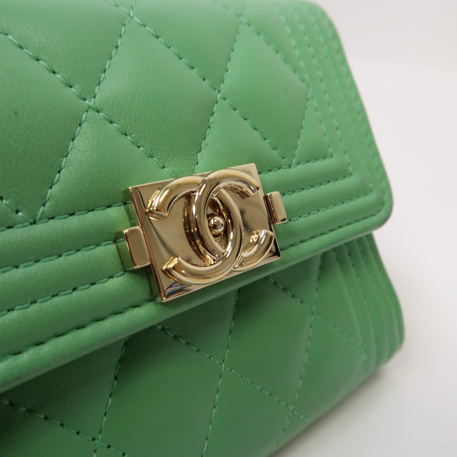 CHANEL 菱格羊皮皮革Boy Chanel Tri-Fold Wallet金扣折疊錢包綠色