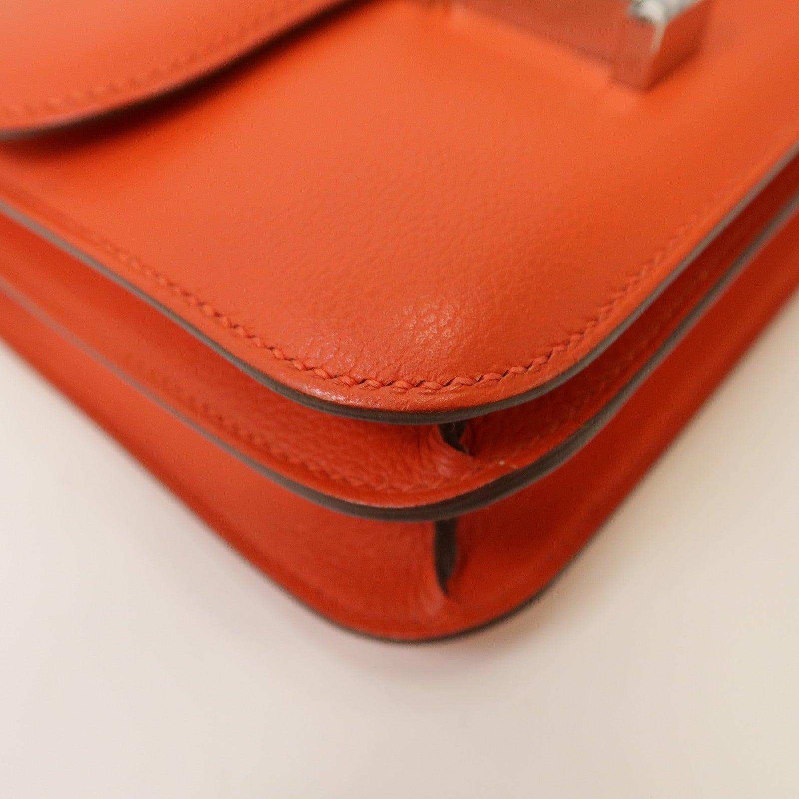 HERMES Evercolor皮革Constance Mini銀扣肩背袋Capucine橙色