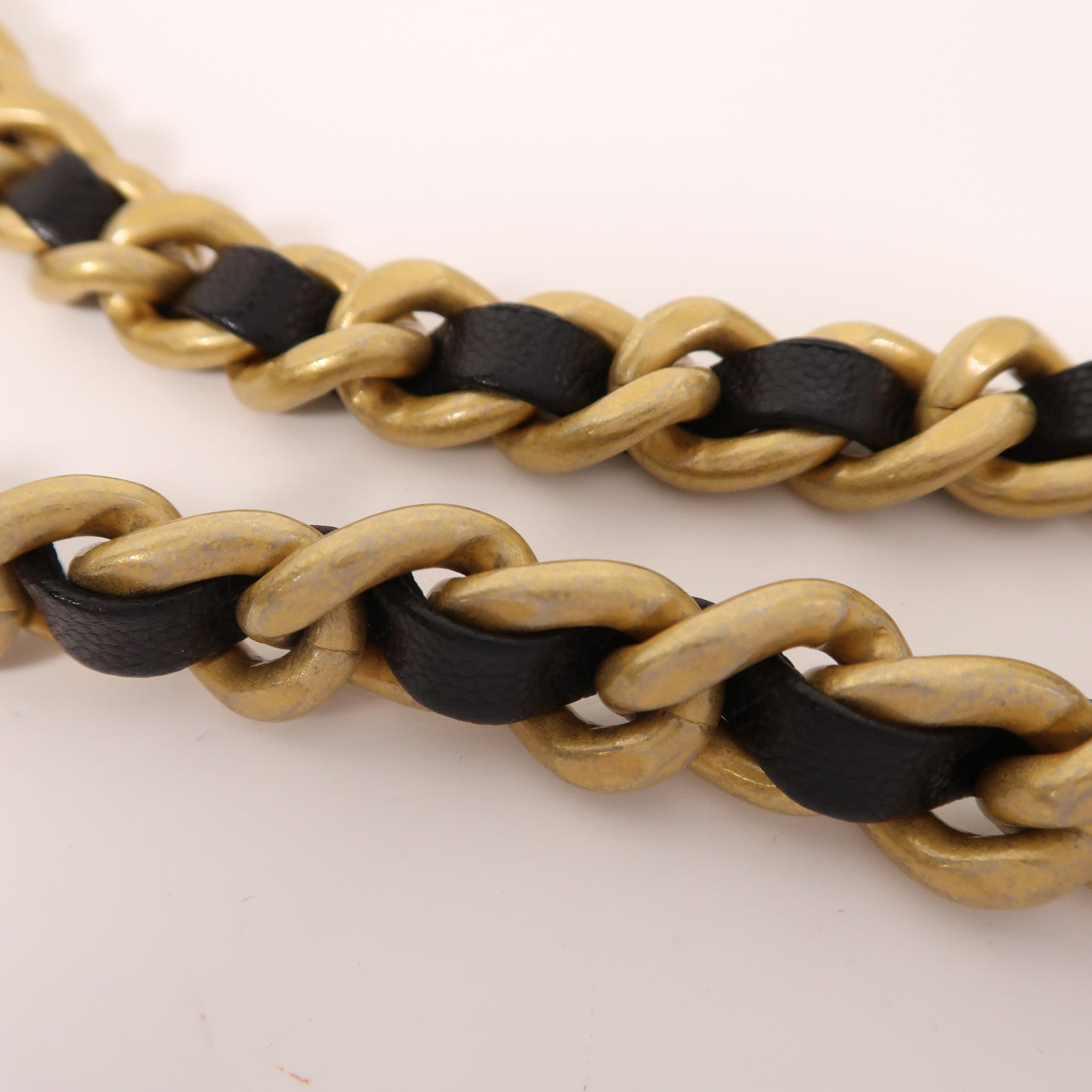 CHANEL 牛皮皮革Chain Shoulder金扣鏈帶肩背袋