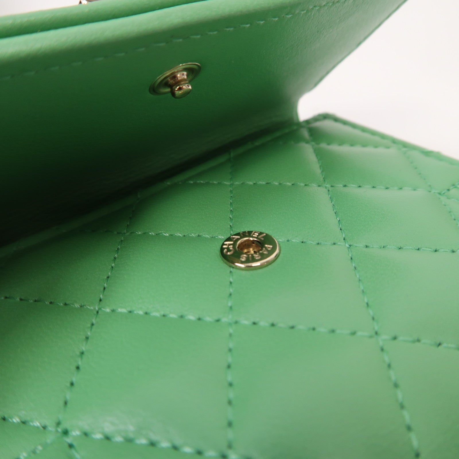 CHANEL 菱格羊皮皮革Boy Chanel Tri-Fold Wallet金扣折疊錢包綠色