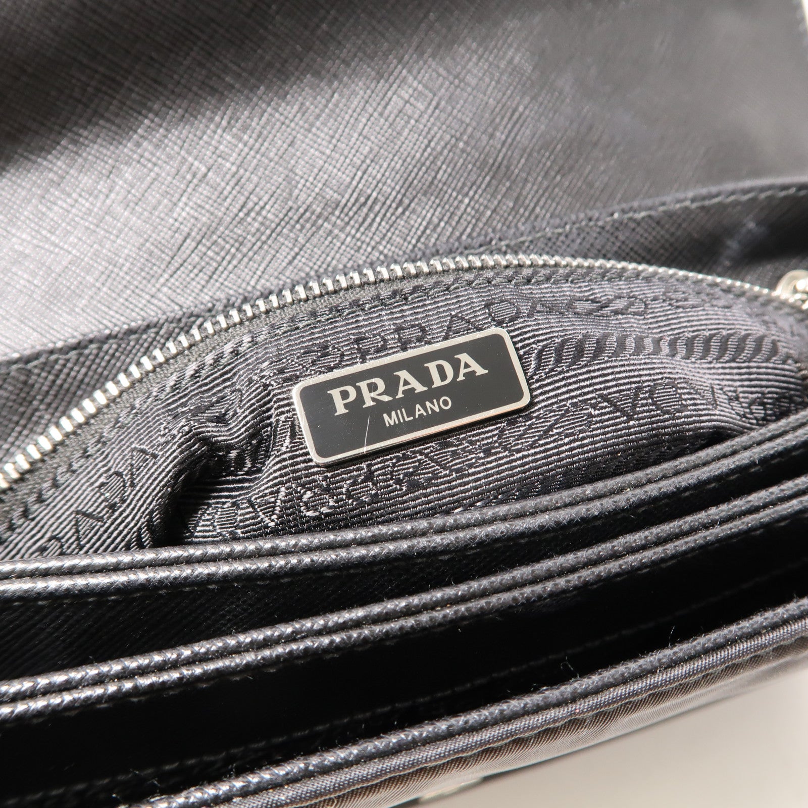 PRADA Saffiano皮革/尼龍Chain Shoulder銀扣鏈帶肩背袋黑色