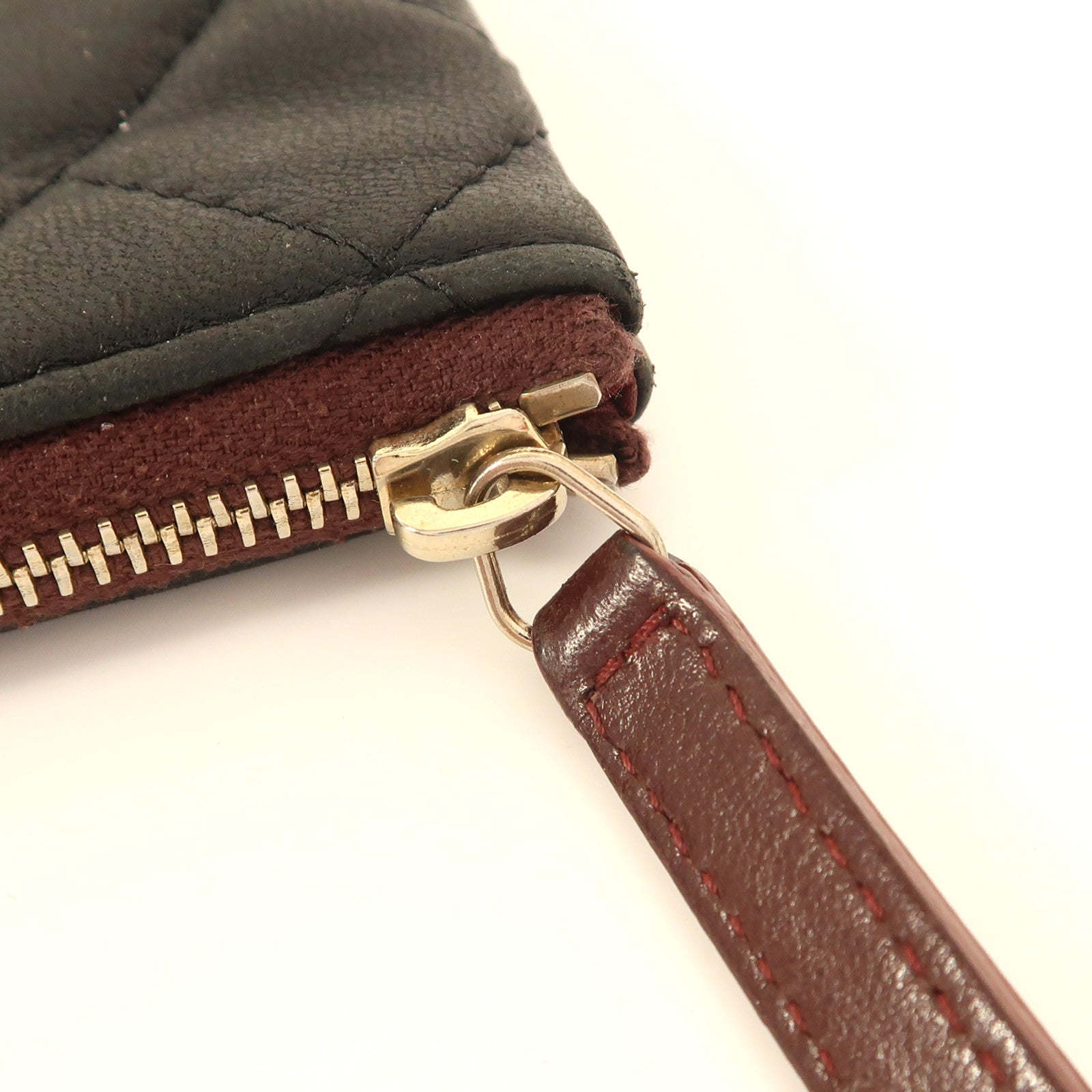 CHANEL 羊皮皮革Pouch金扣手拿包