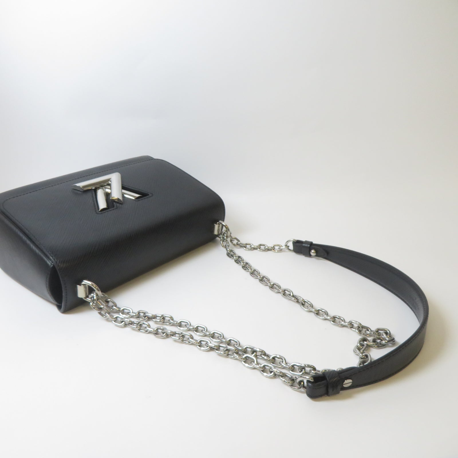 LOUIS VUITTON 【激減優惠】Epi Twist MM銀扣鏈帶肩背袋黒色