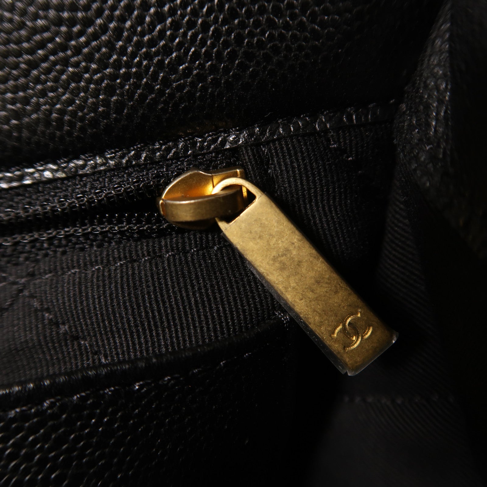 CHANEL 牛皮皮革Chain Shoulder金扣鏈帶肩背袋