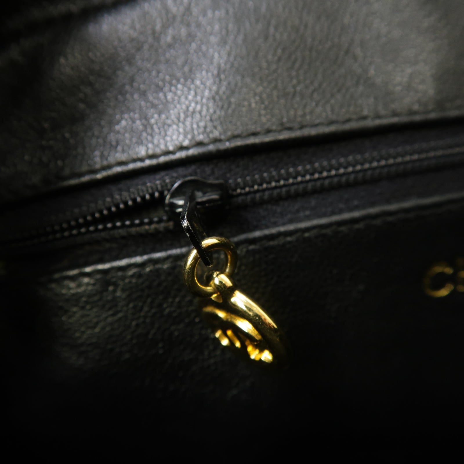 CHANEL 【激減優惠】Caviar皮革Vintage Tassel Camera Bag金扣鏈帶肩背袋黑色