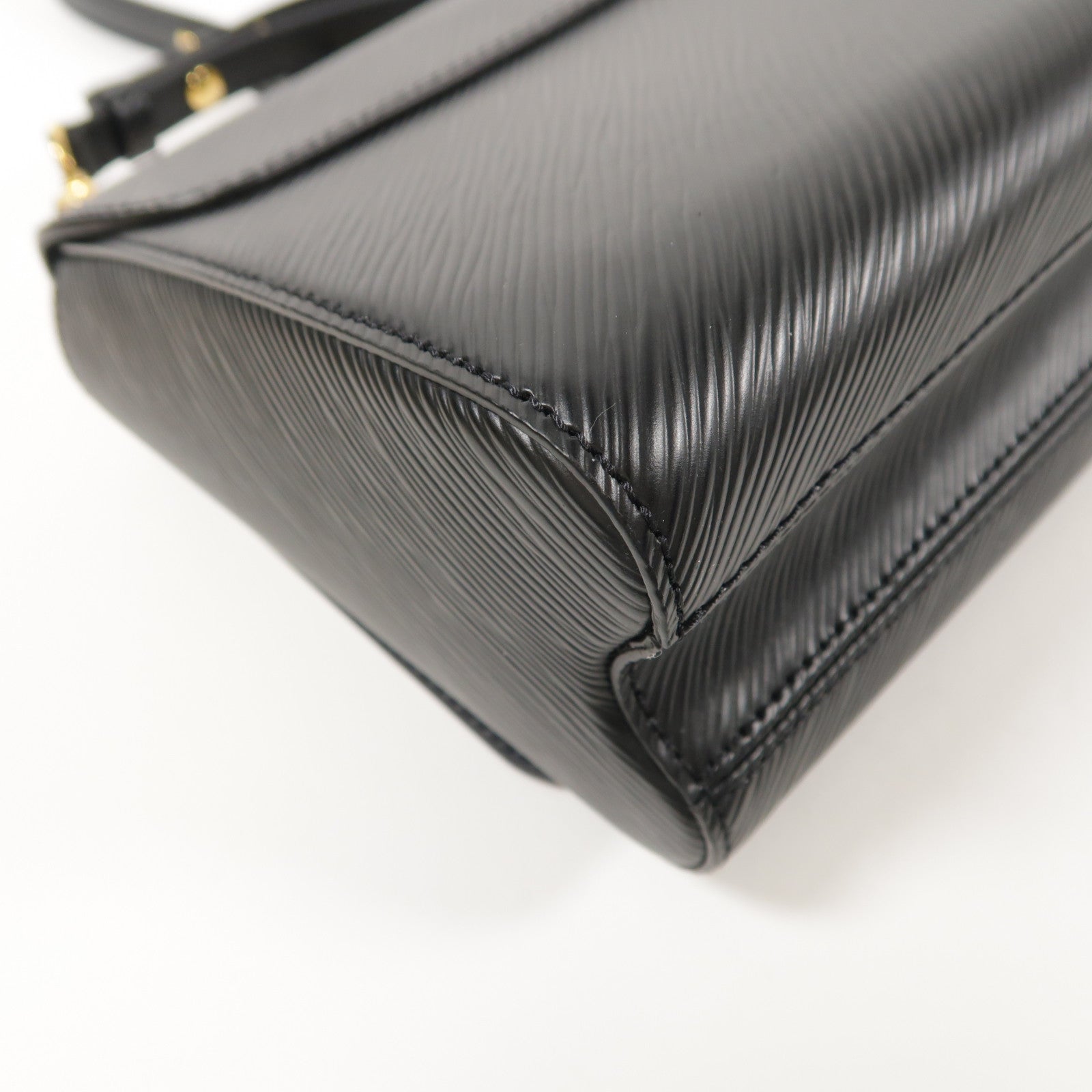 LOUIS VUITTON Epi Twisted MM金扣鏈帶手挽肩背兩用袋