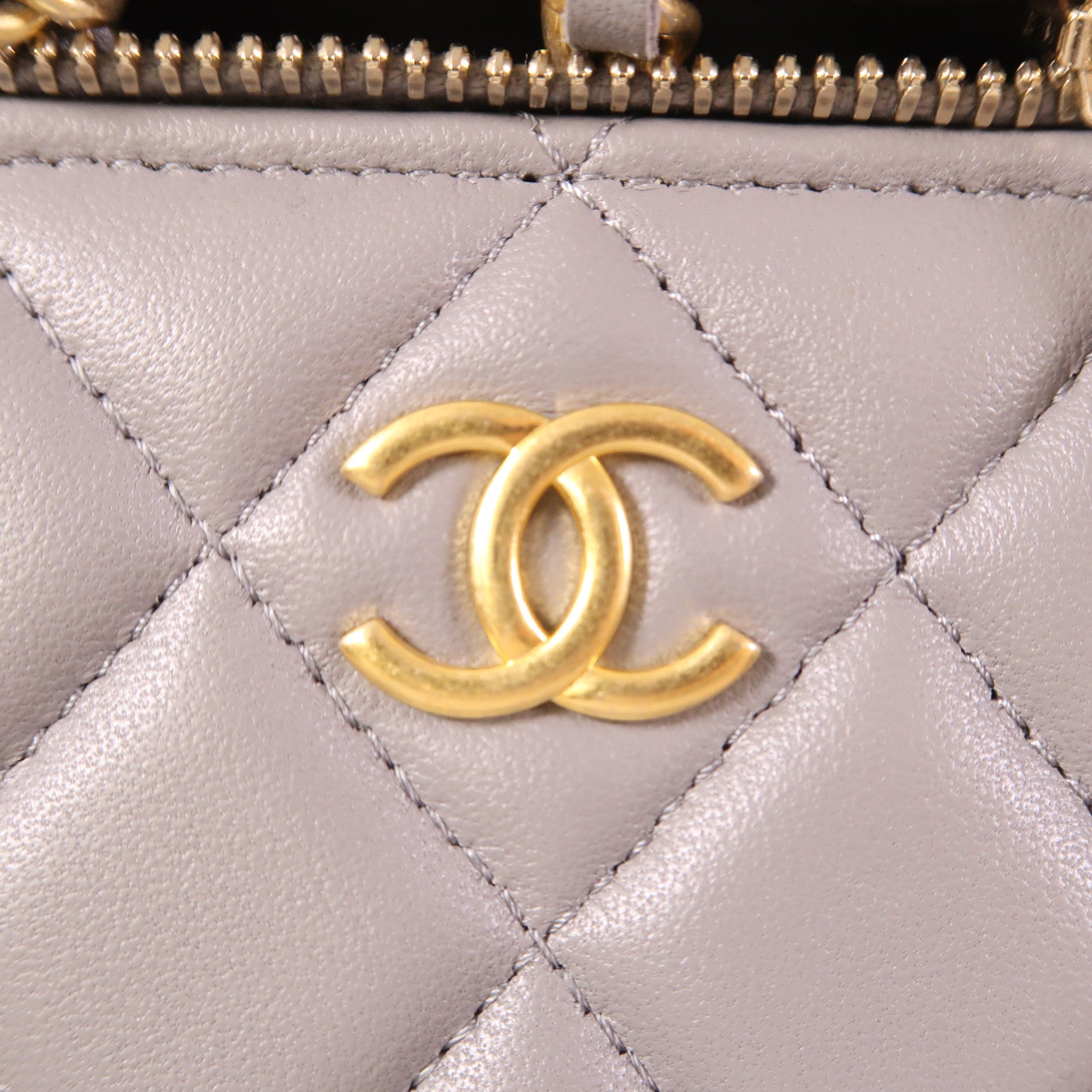 CHANEL 羊皮皮革Vanity Case金扣手挽肩背兩用袋