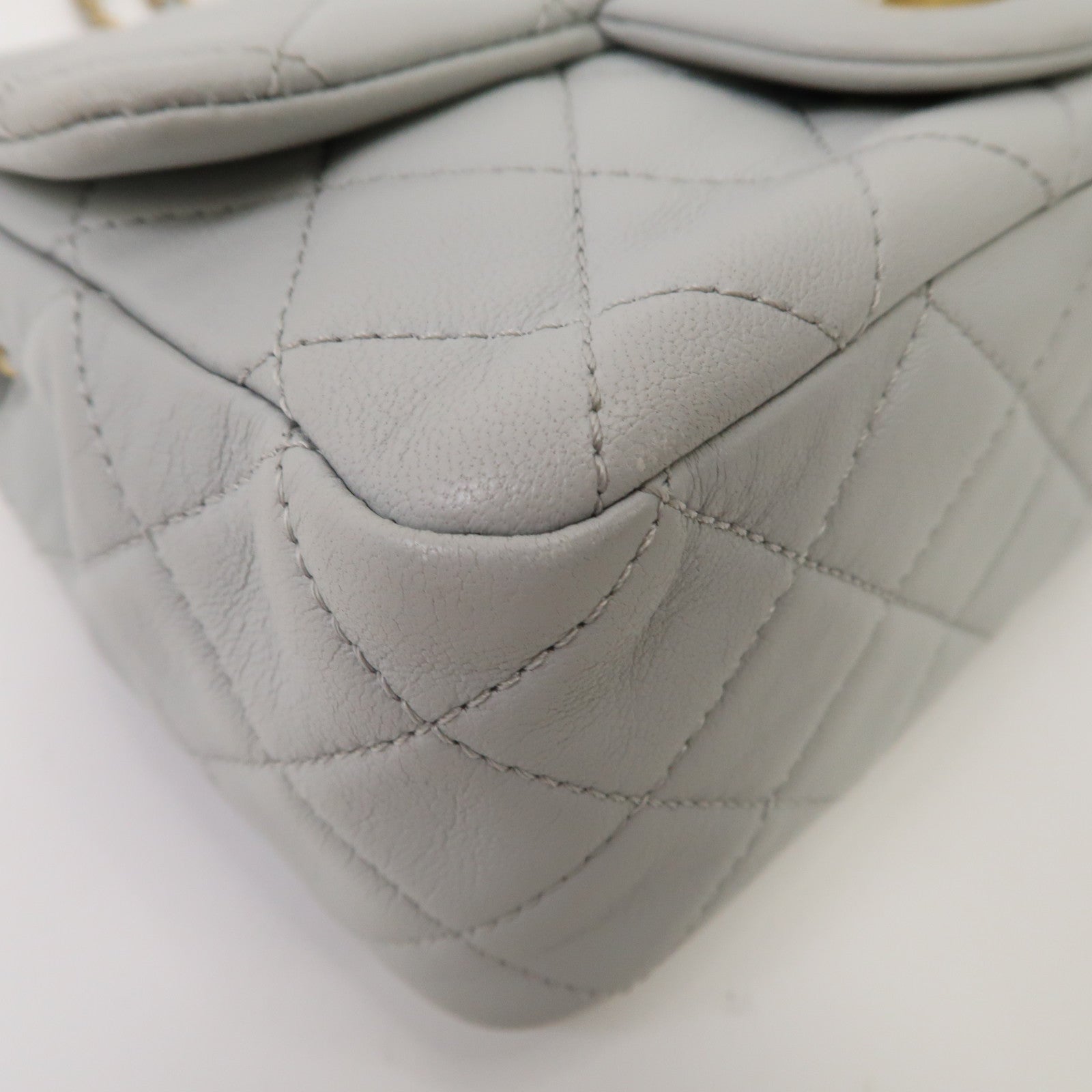 CHANEL 菱格羊皮皮革Gold Ball Mini Flap 17cm金扣鏈帶肩背袋淺灰色