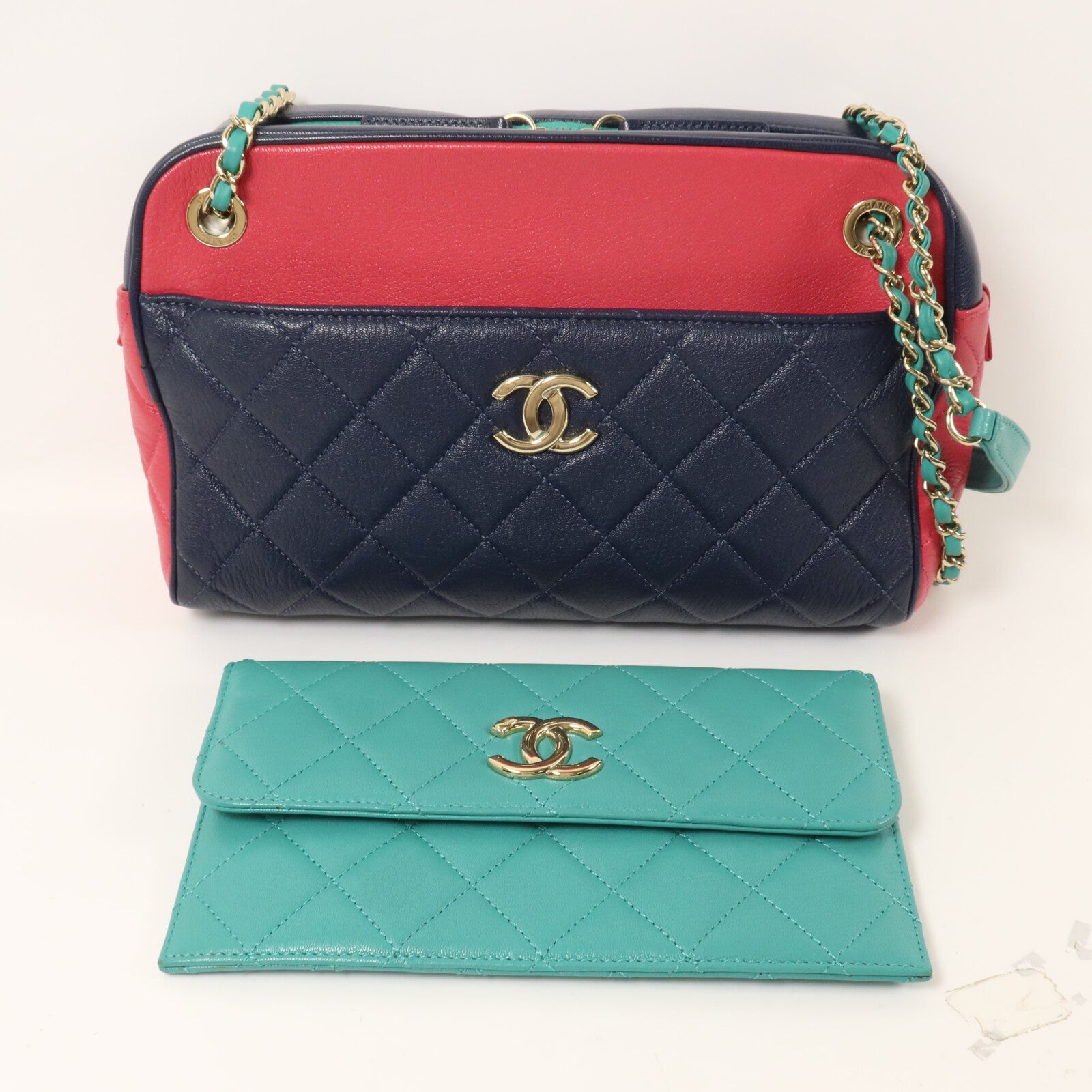 CHANEL 羊皮皮革In And Out Camera Case鏈帶肩背袋