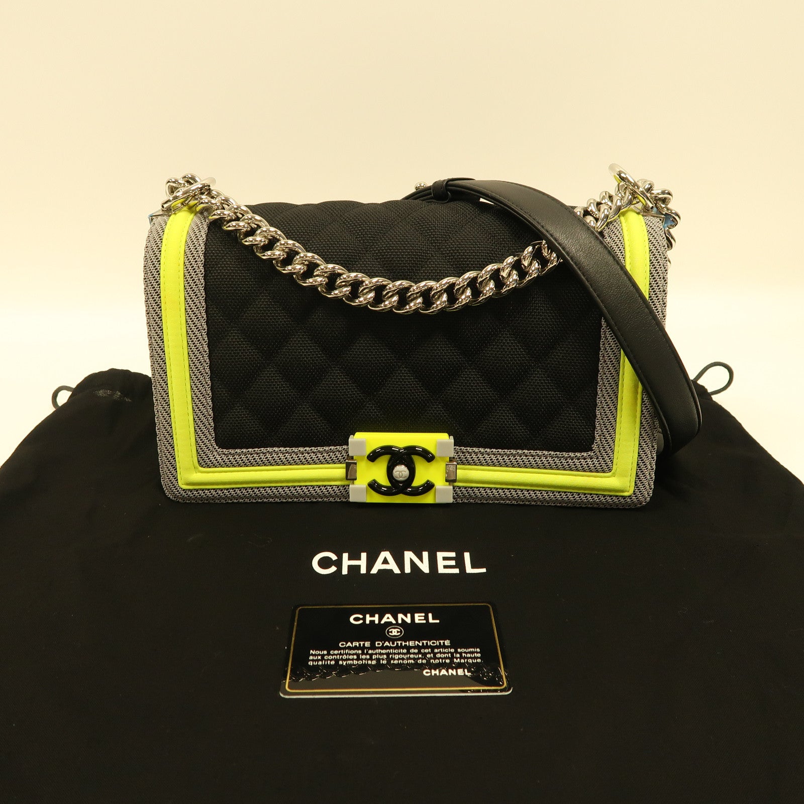 CHANEL 菱格帆布Boy 25銀扣鏈帶肩背袋黑色/淺綠色