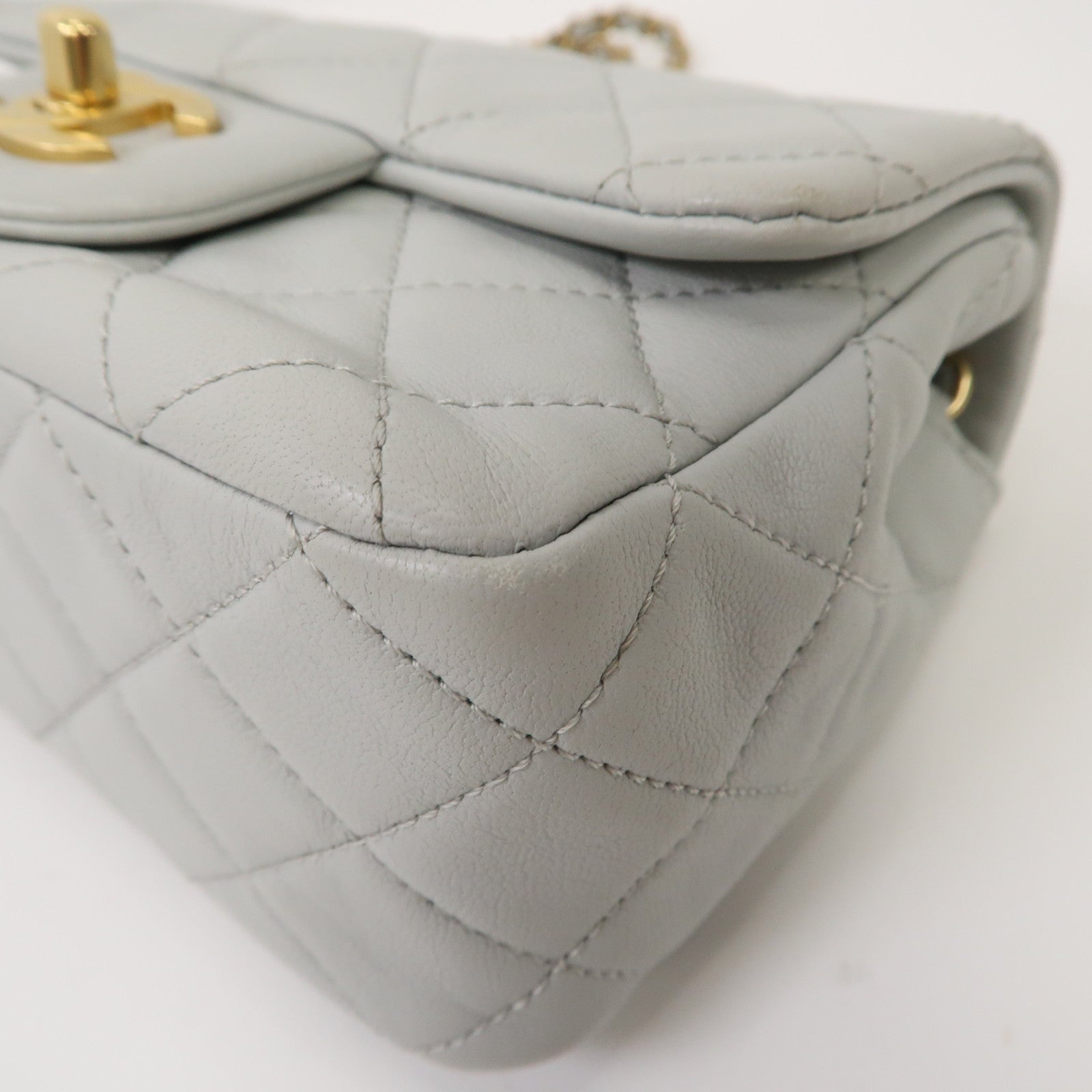 CHANEL 菱格羊皮皮革Gold Ball Mini Flap 17cm金扣鏈帶肩背袋淺灰色