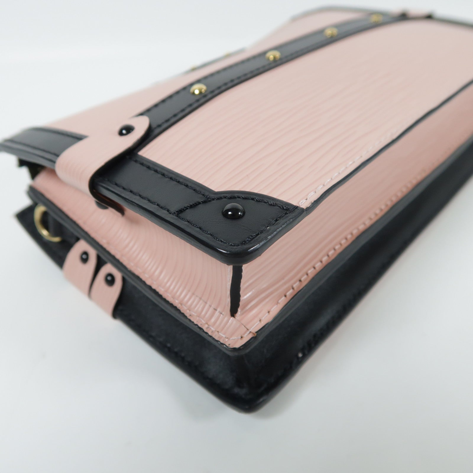 LOUIS VUITTON 【激減優惠】Epi Trunk Clutch金扣肩背袋